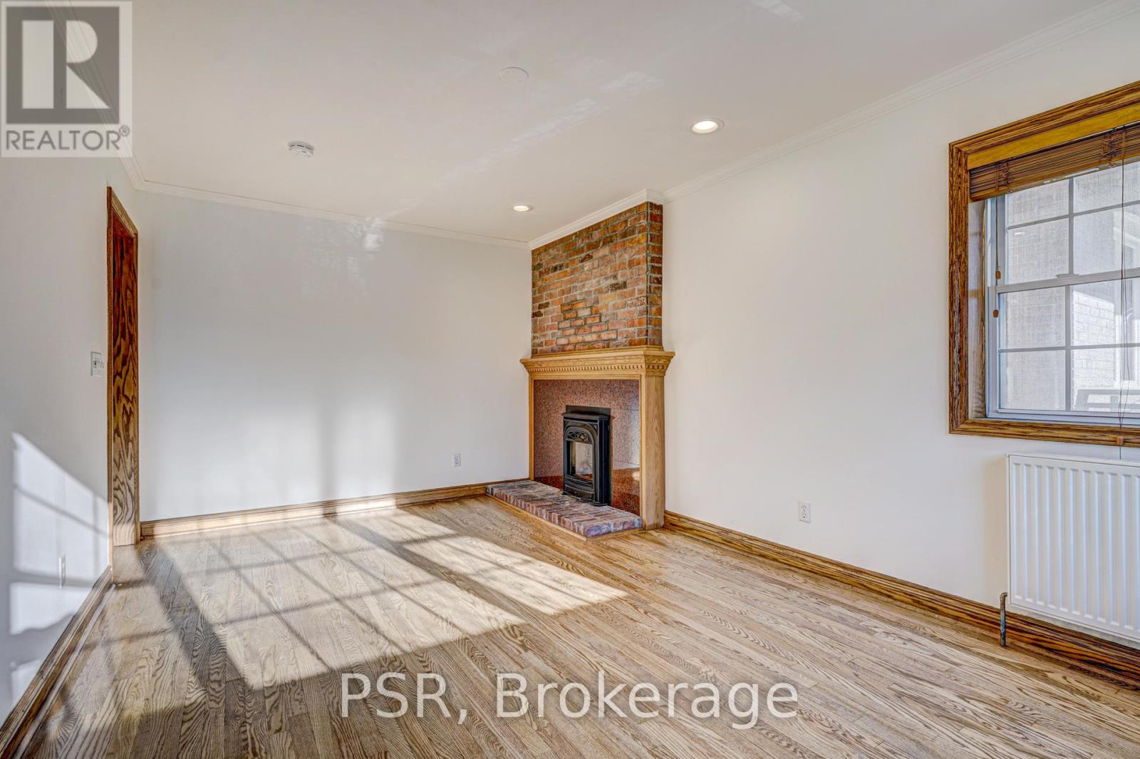 Photo 6 of 98 Roselawn Avenue, Toronto ON
