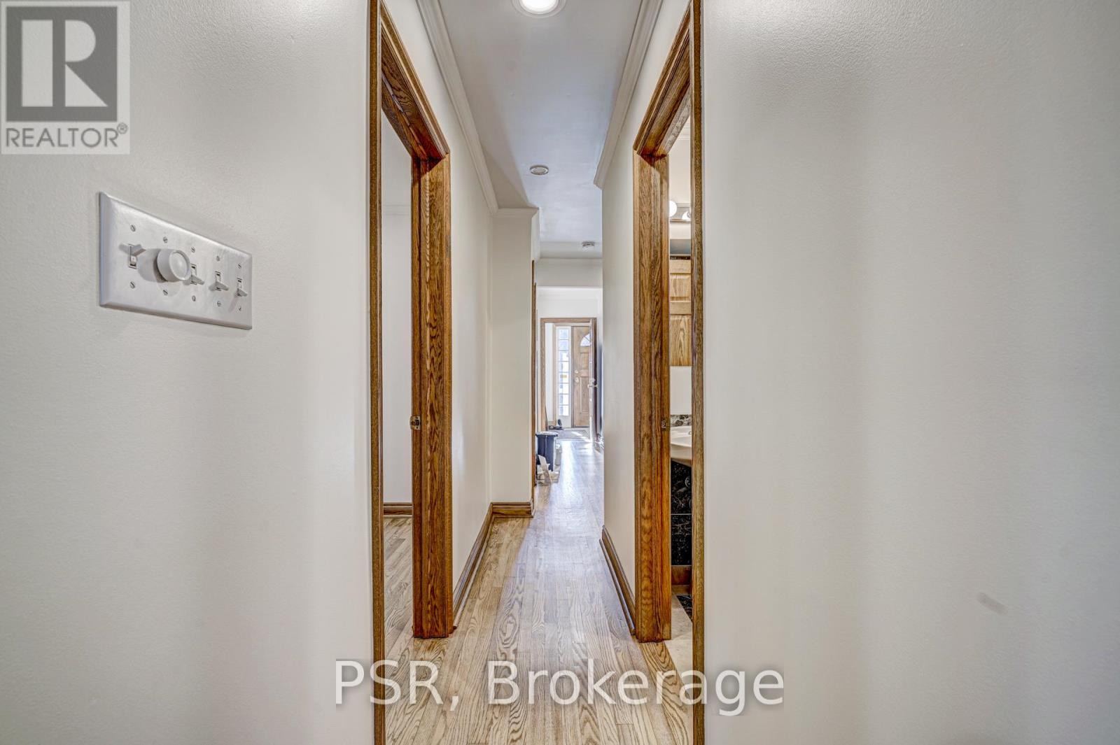 Photo 10 of Main 98 Roselawn Avenue, Toronto ON