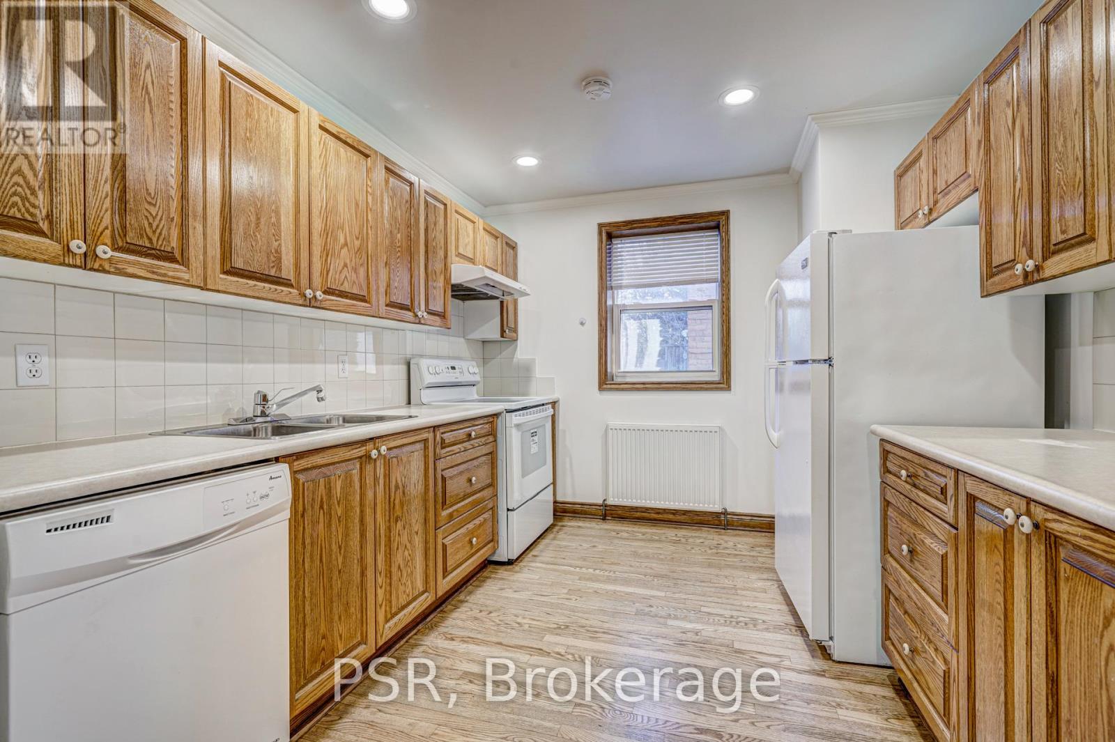 Photo 12 of Main 98 Roselawn Avenue, Toronto ON