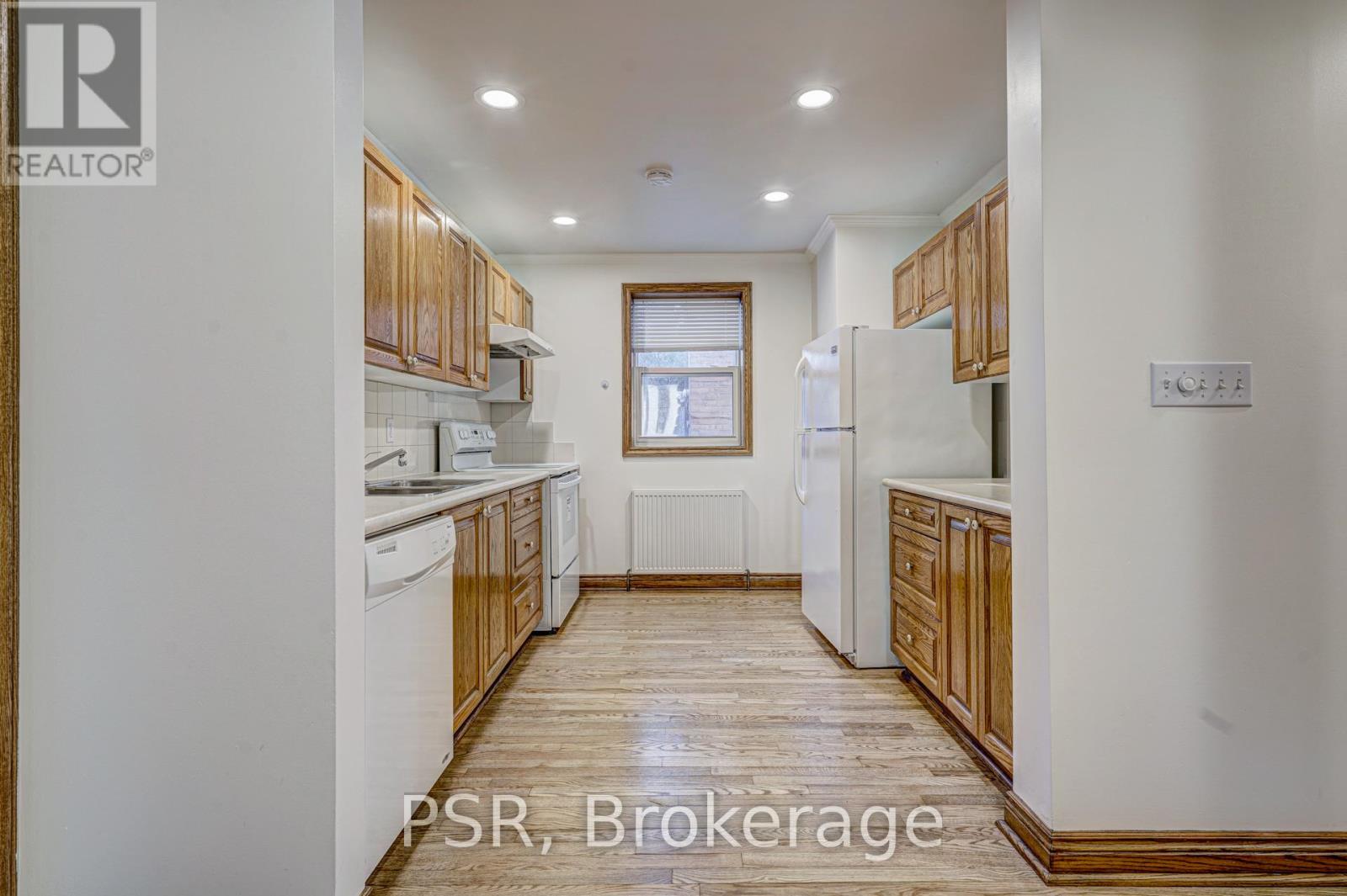 Photo 15 of Main 98 Roselawn Avenue, Toronto ON