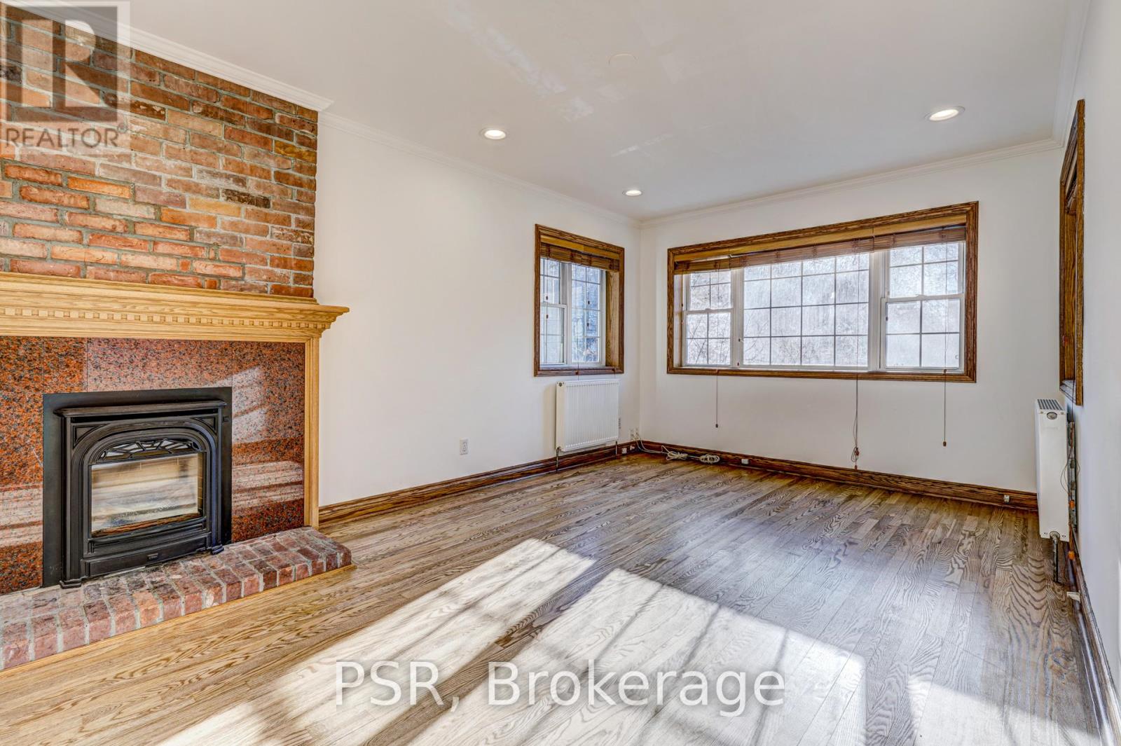 Photo 4 of Main 98 Roselawn Avenue, Toronto ON