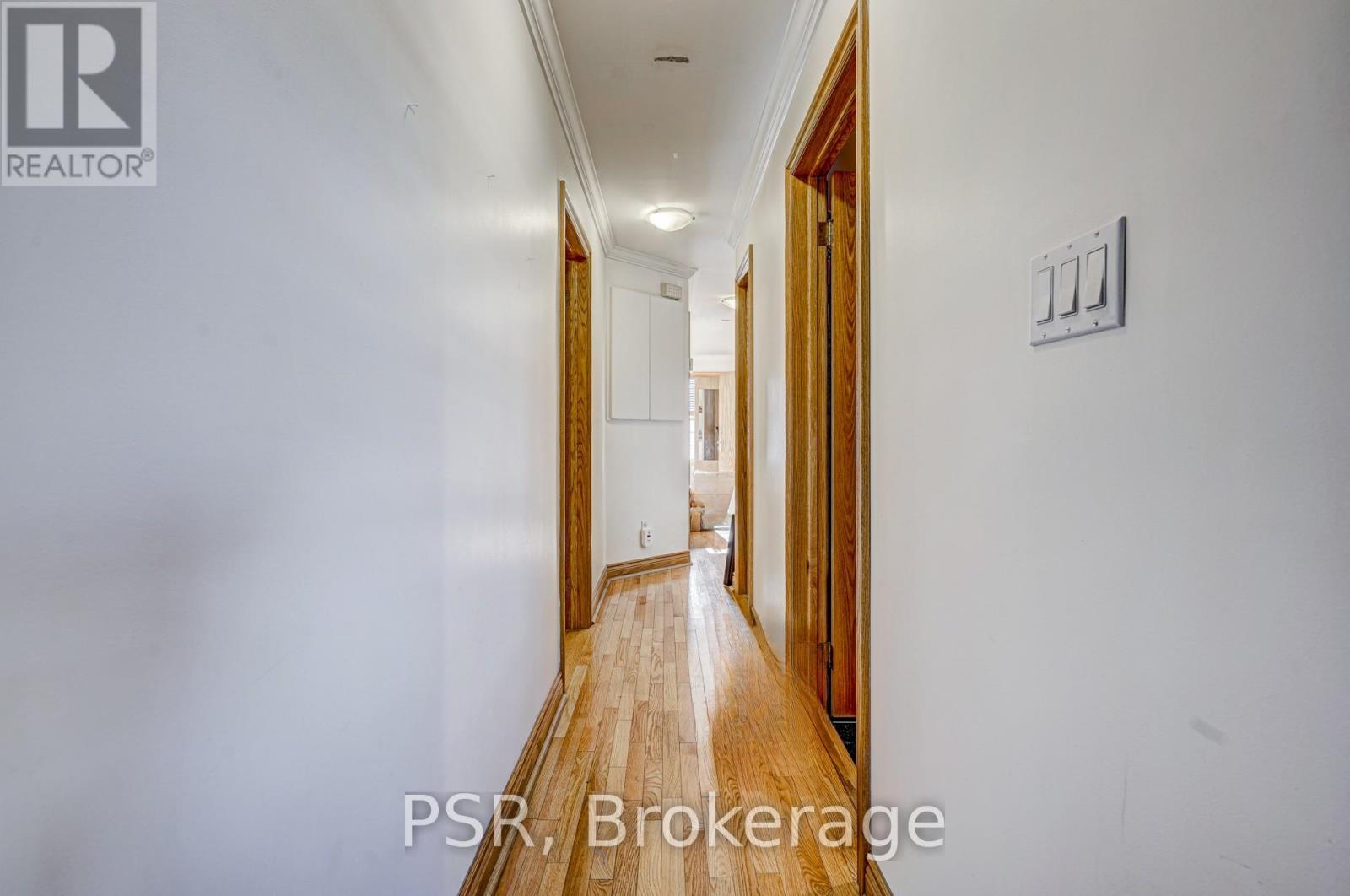 Photo 4 of Upper 98 Roselawn Avenue, Toronto ON