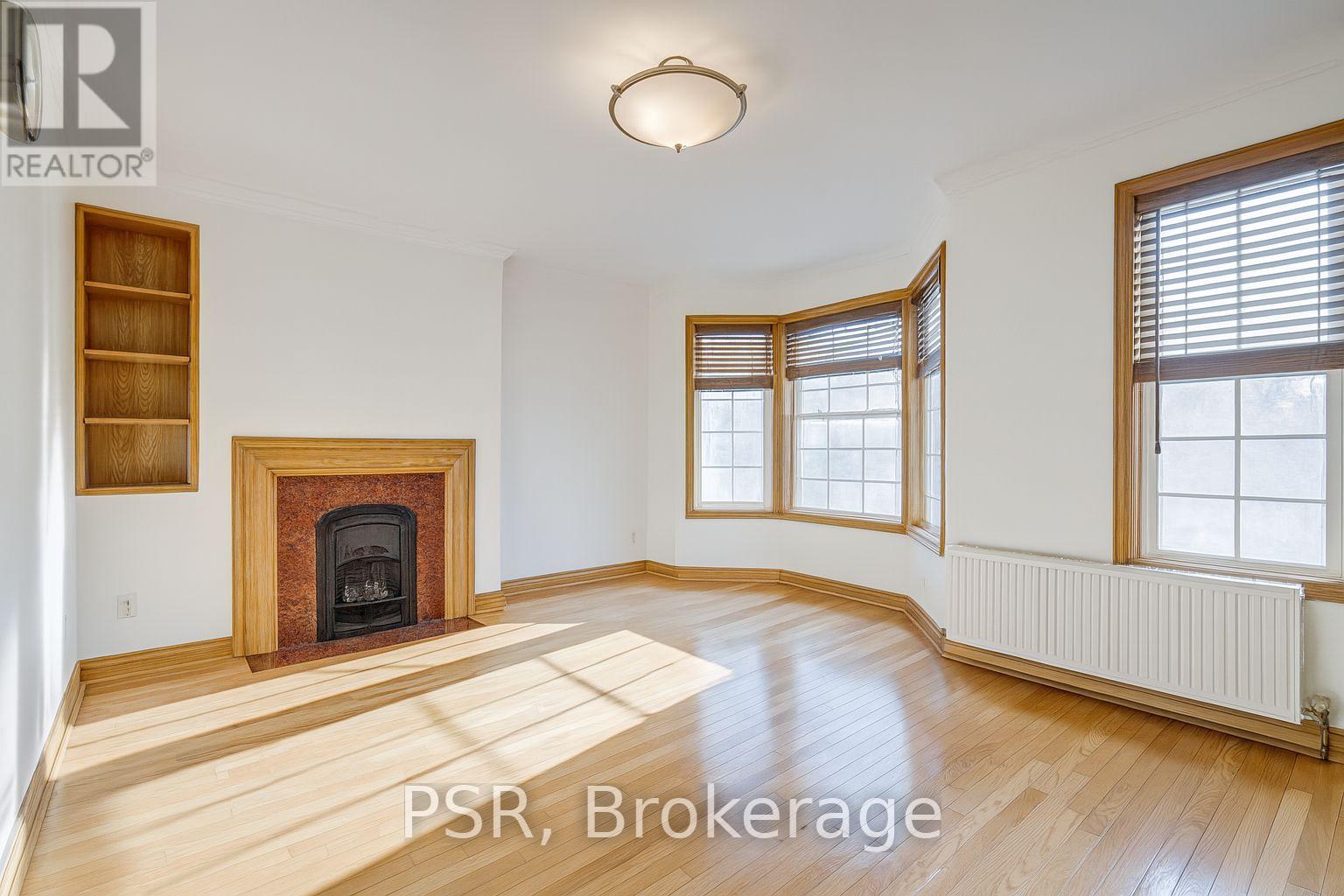Photo 5 of Upper 98 Roselawn Avenue, Toronto ON