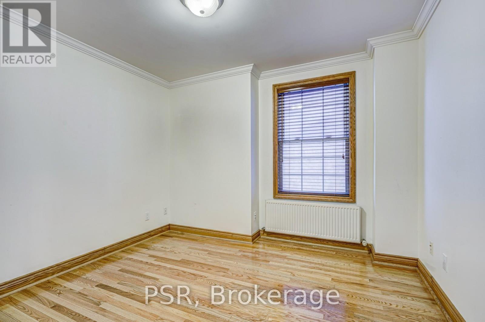 Photo 6 of Upper 98 Roselawn Avenue, Toronto ON