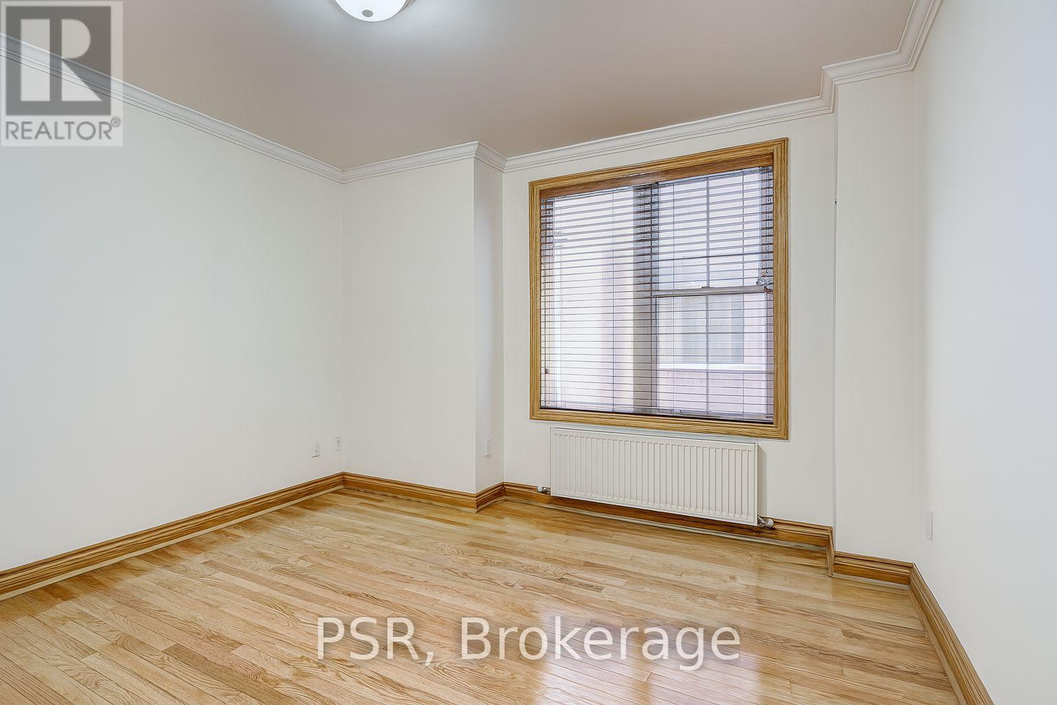 Photo 7 of Upper 98 Roselawn Avenue, Toronto ON