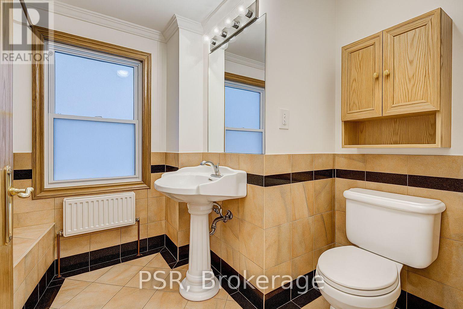 Photo 8 of Upper 98 Roselawn Avenue, Toronto ON