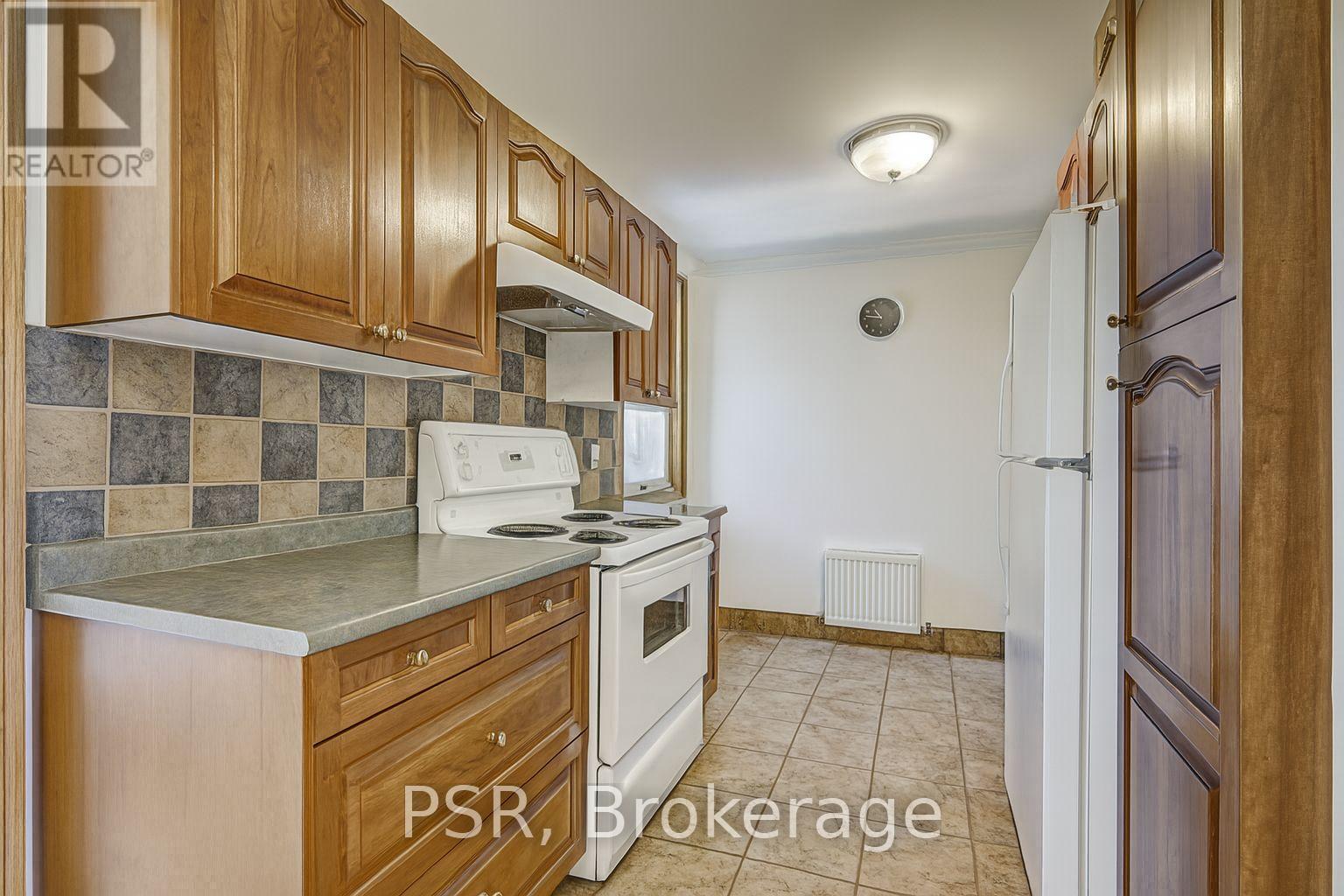 Photo 9 of Upper 98 Roselawn Avenue, Toronto ON