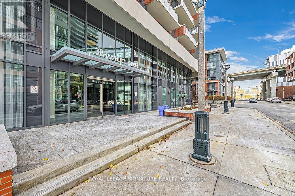 Photo 3 of 611 38 Iannuzzi Street, Toronto ON