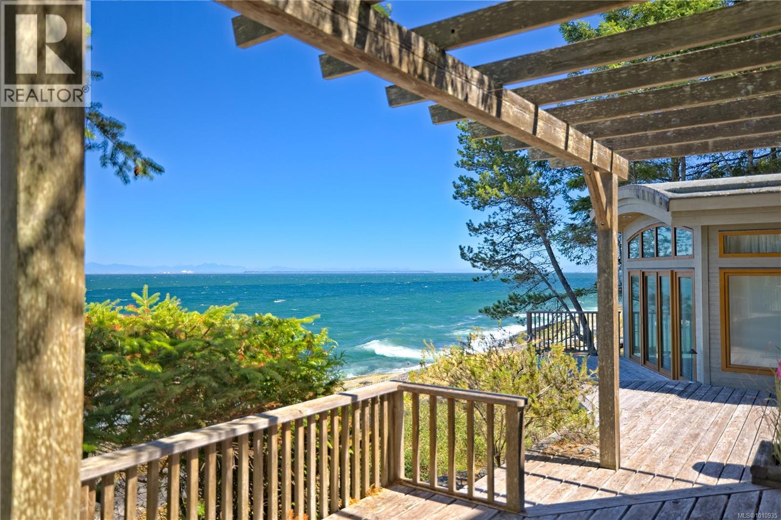  2 37 Salamanca Road, Galiano Island