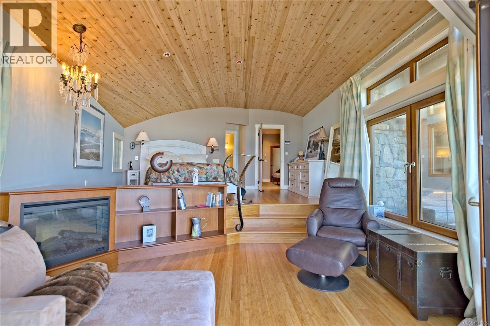  2 37 Salamanca Road, Galiano Island
