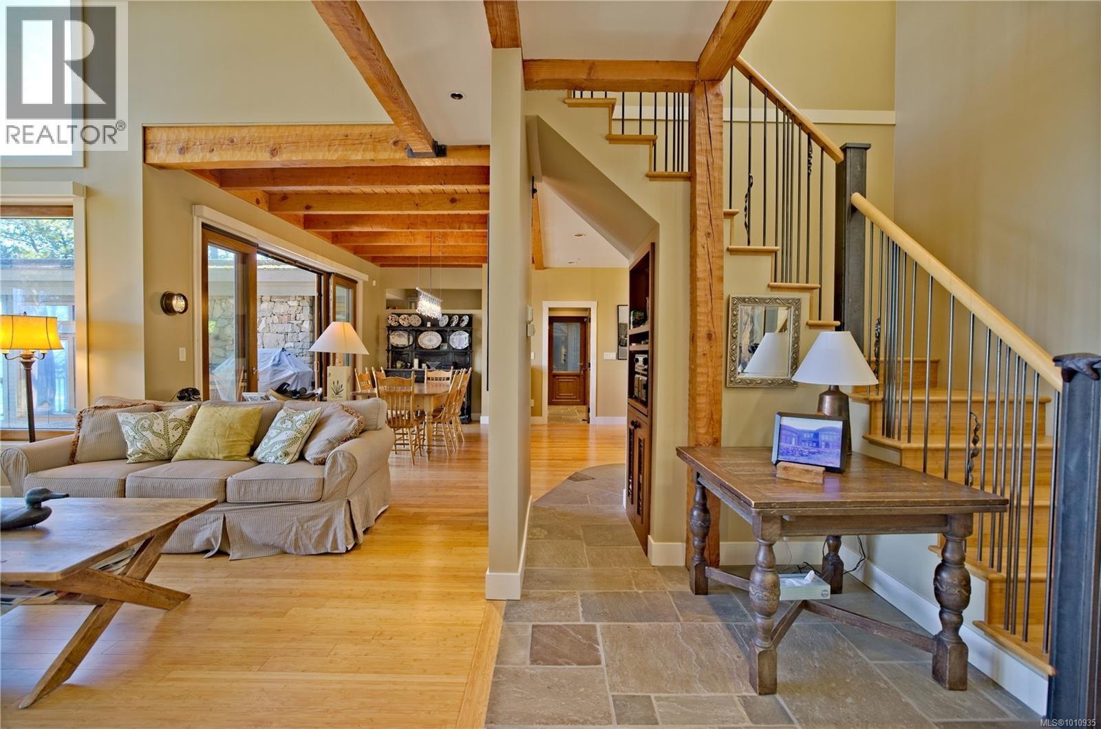  2 37 Salamanca Road, Galiano Island