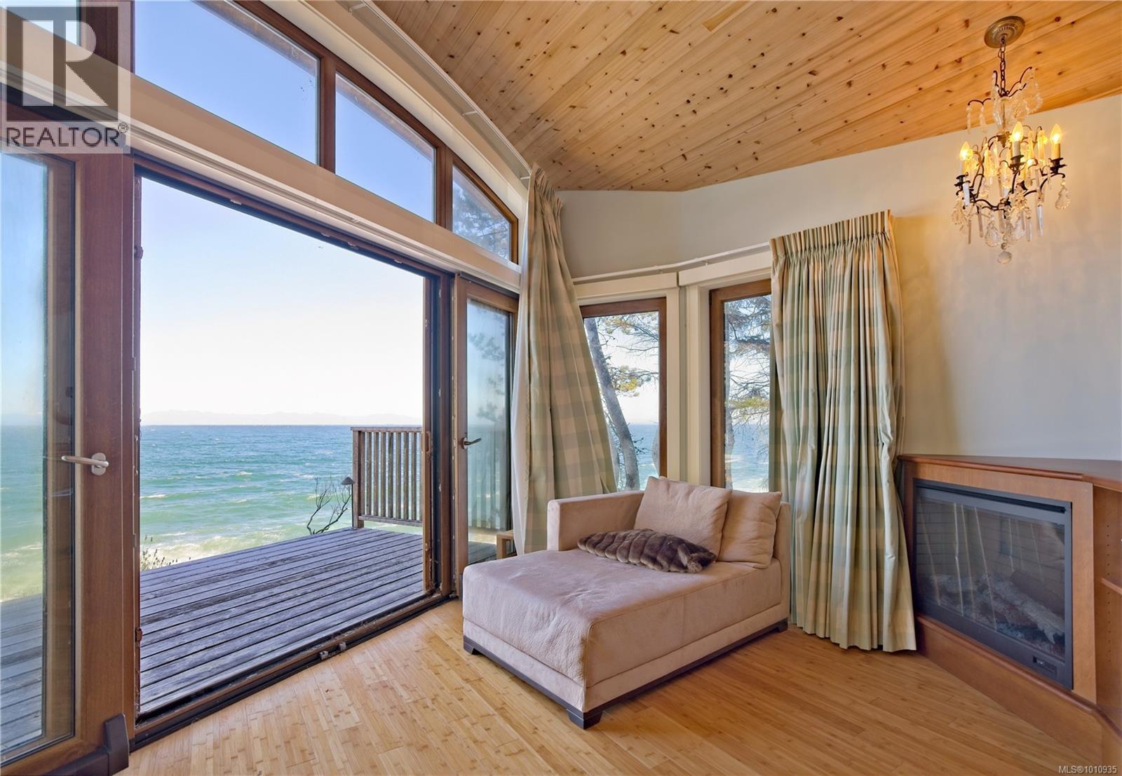  2 37 Salamanca Road, Galiano Island
