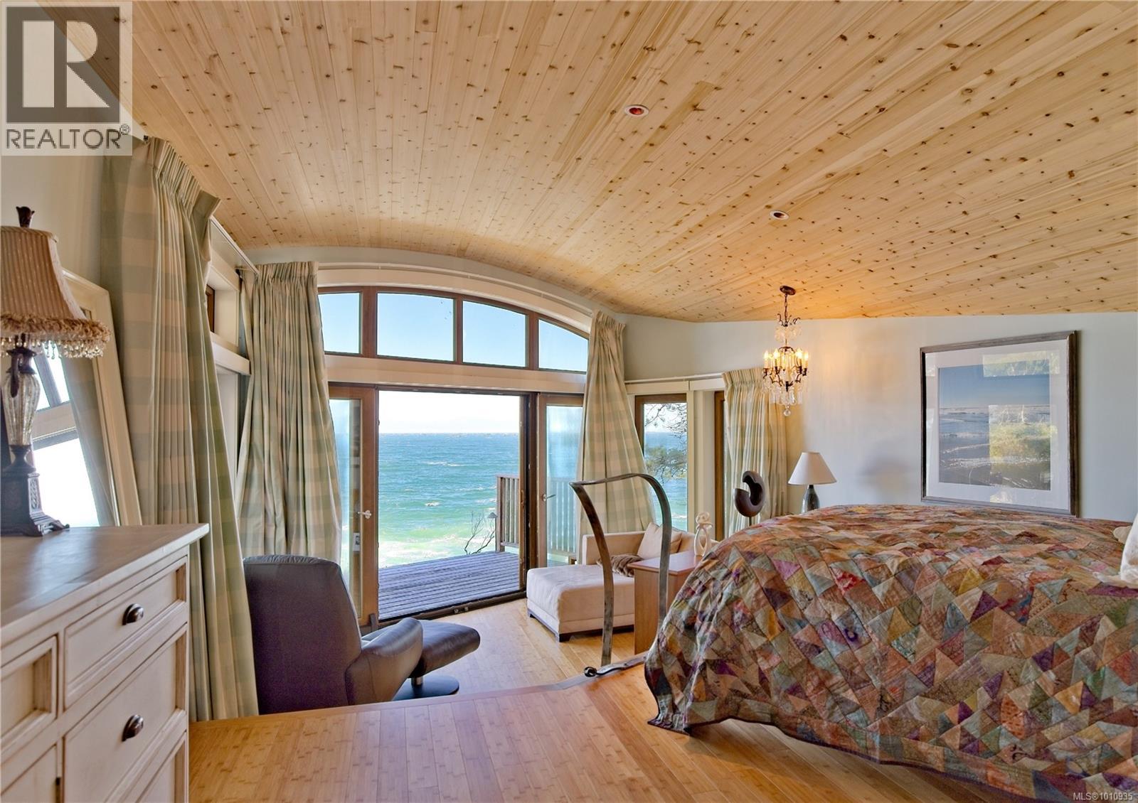  2 37 Salamanca Road, Galiano Island