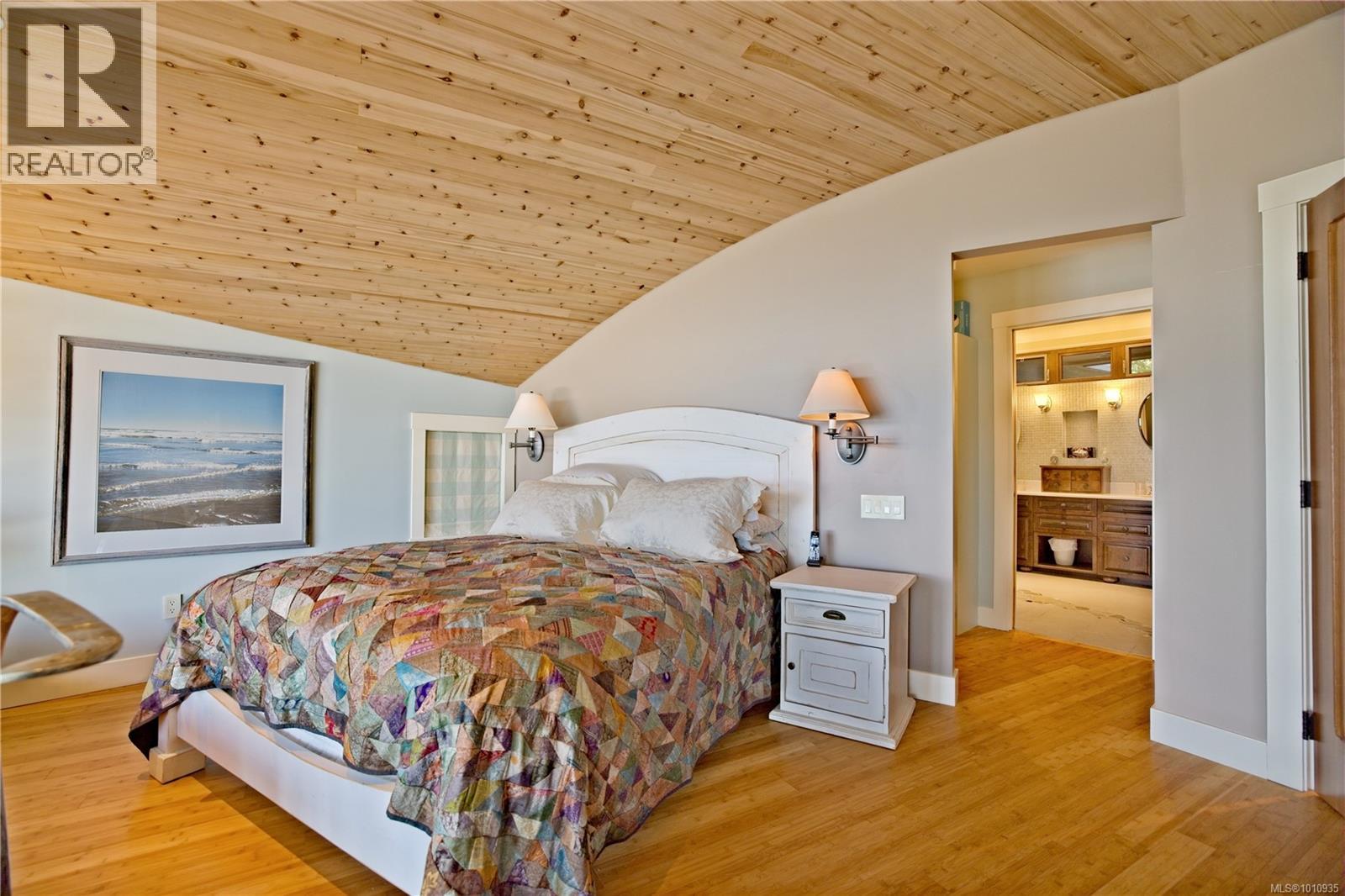  2 37 Salamanca Road, Galiano Island