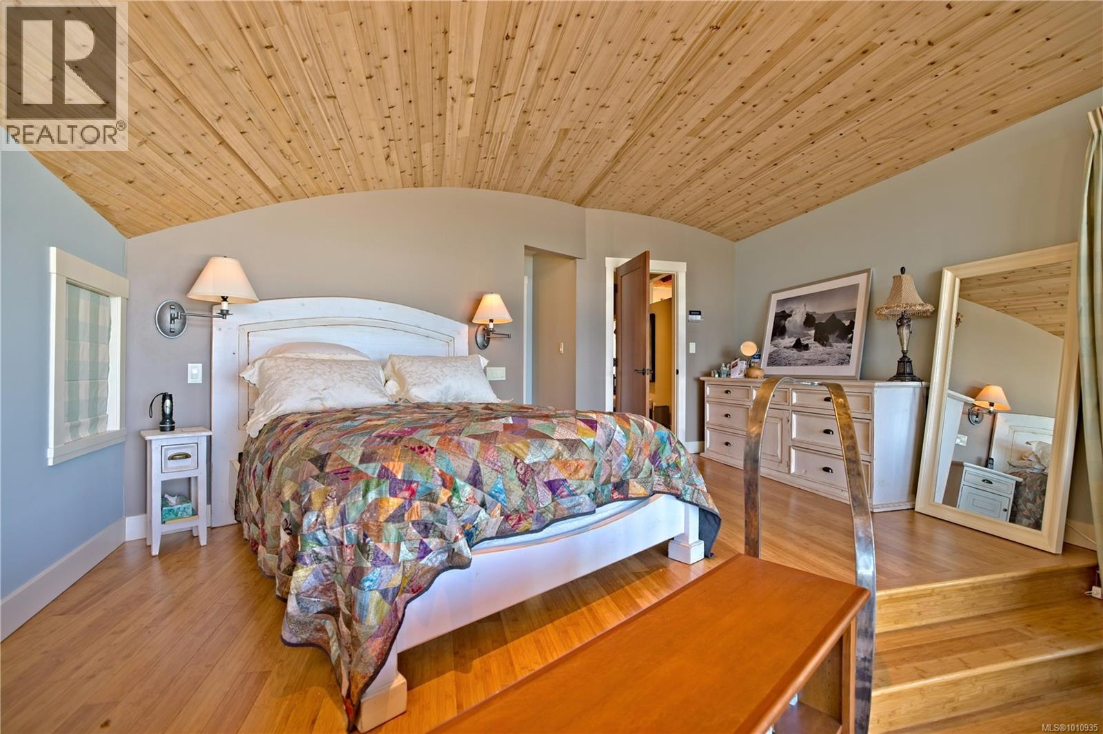  2 37 Salamanca Road, Galiano Island