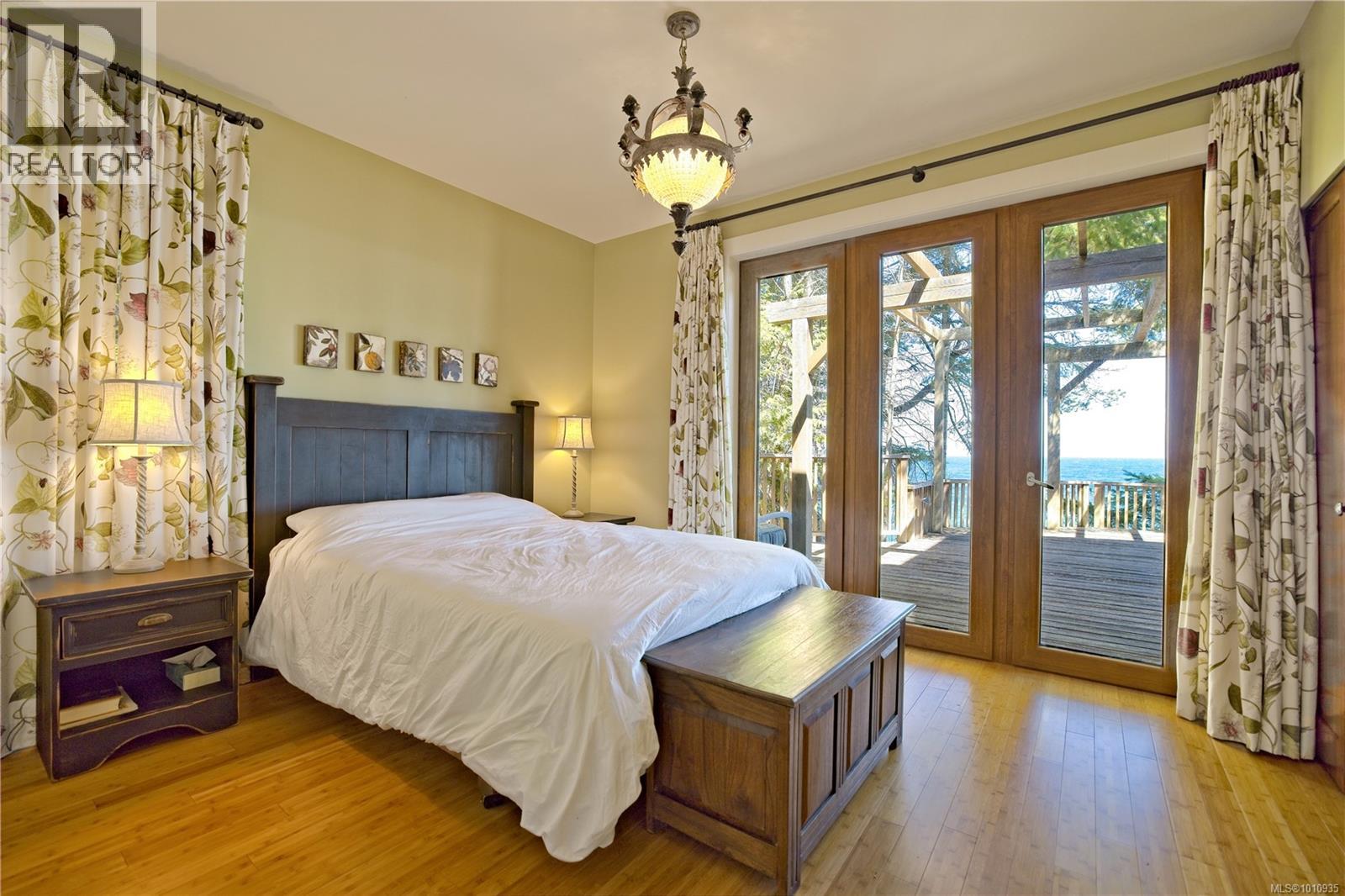 2 37 Salamanca Road, Galiano Island
