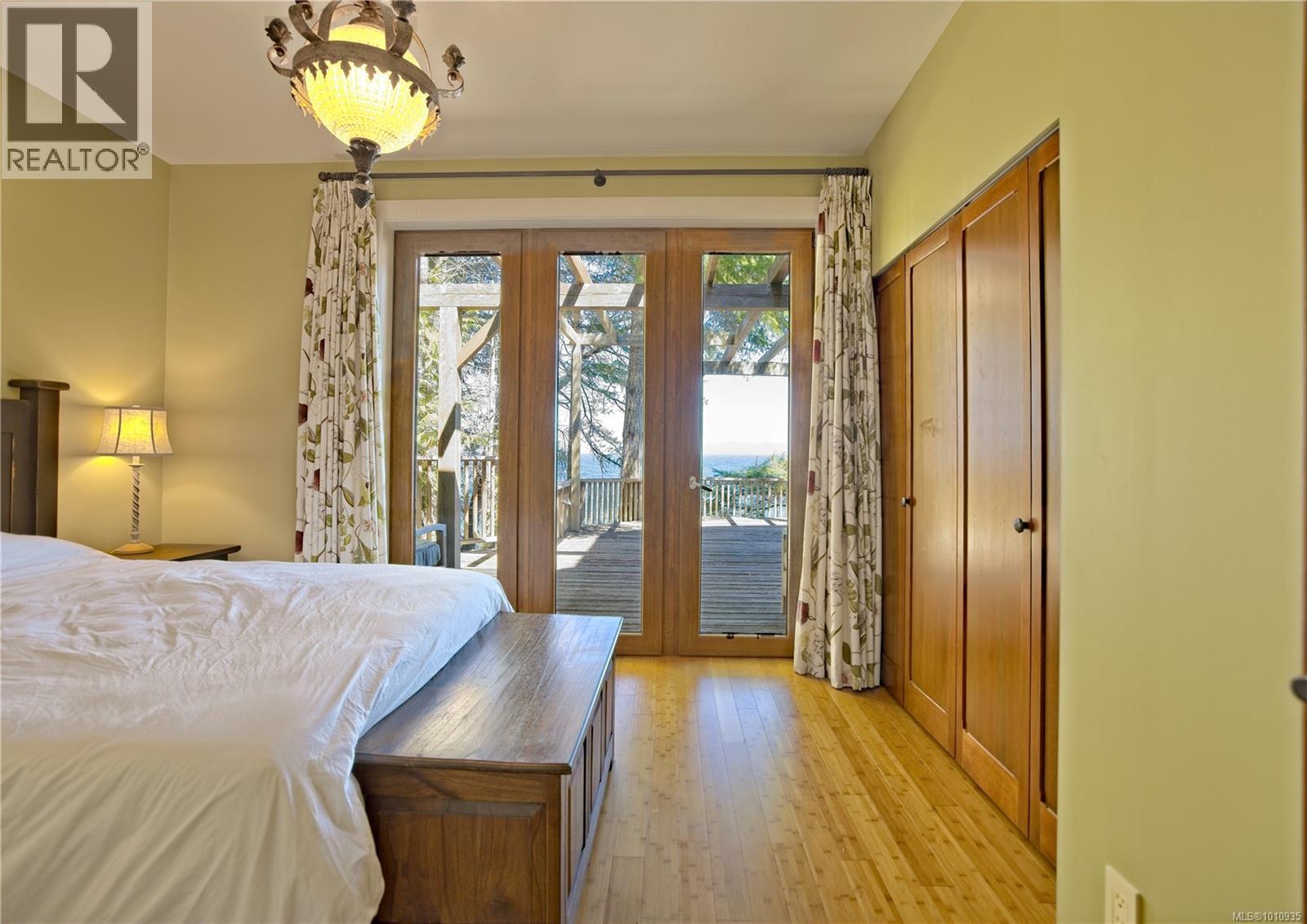  2 37 Salamanca Road, Galiano Island