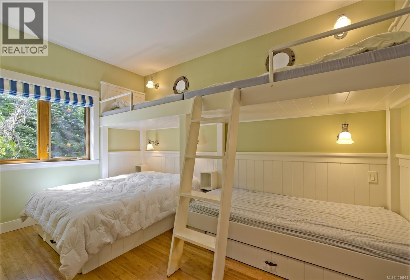  2 37 Salamanca Road, Galiano Island