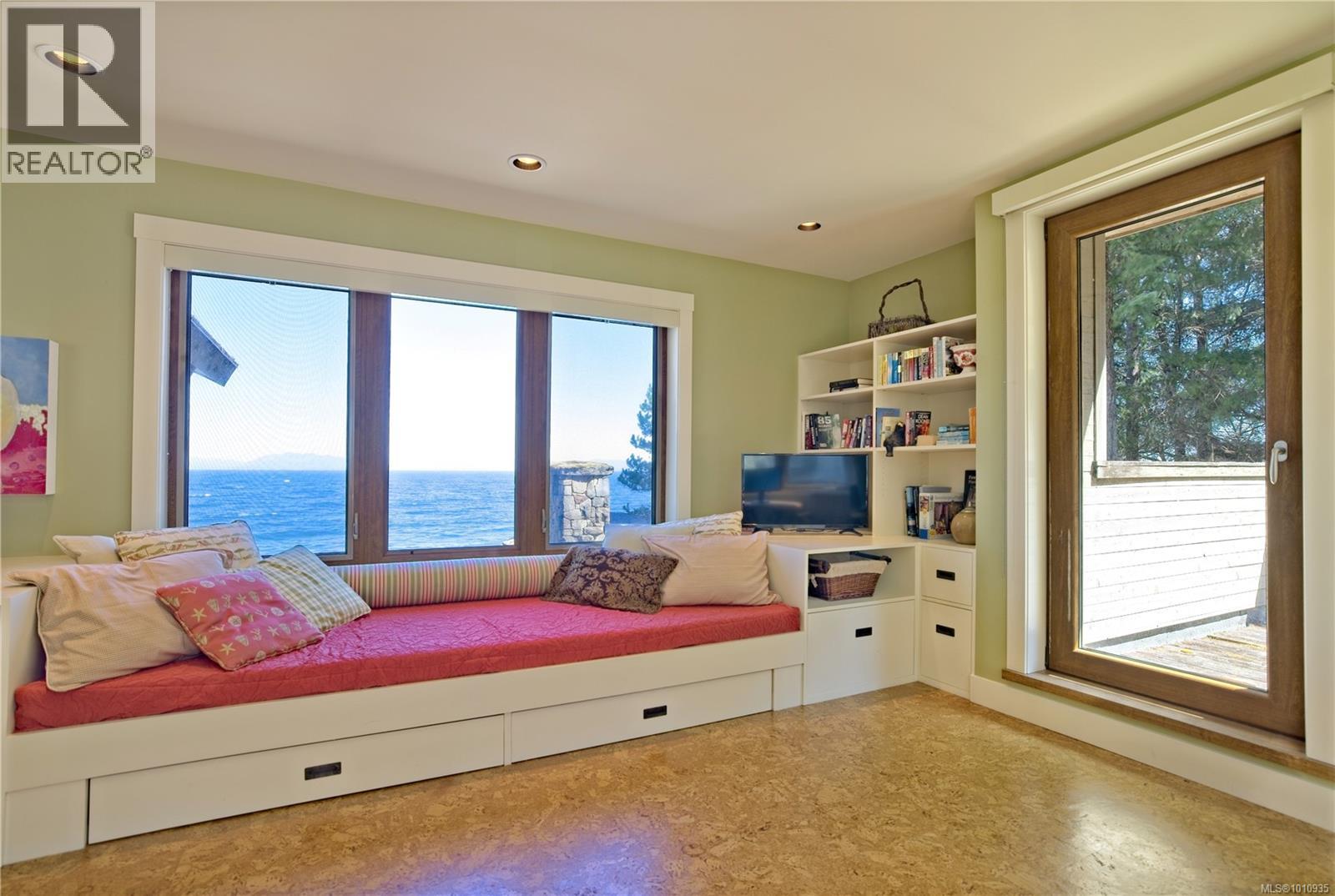  2 37 Salamanca Road, Galiano Island