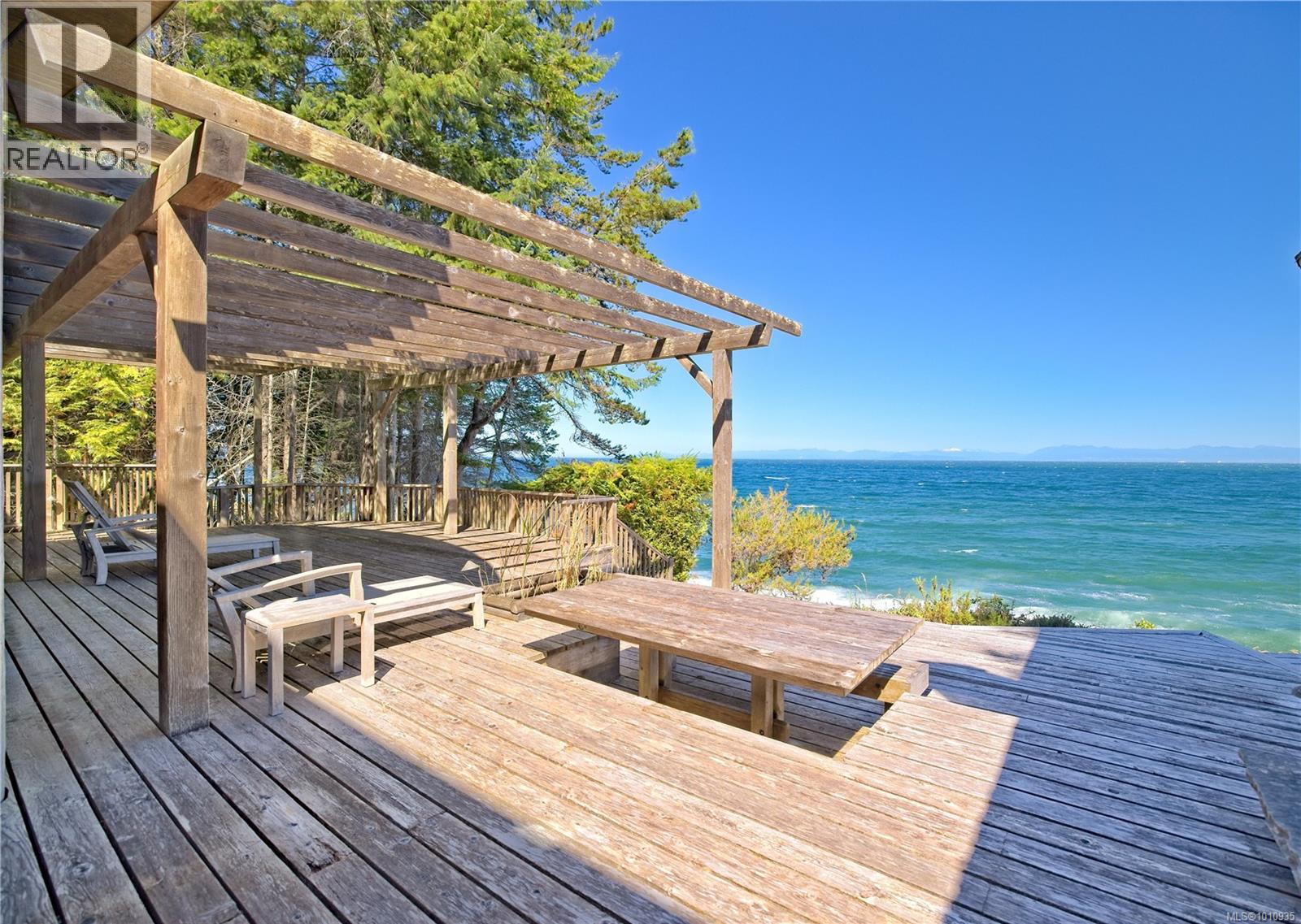  2 37 Salamanca Road, Galiano Island