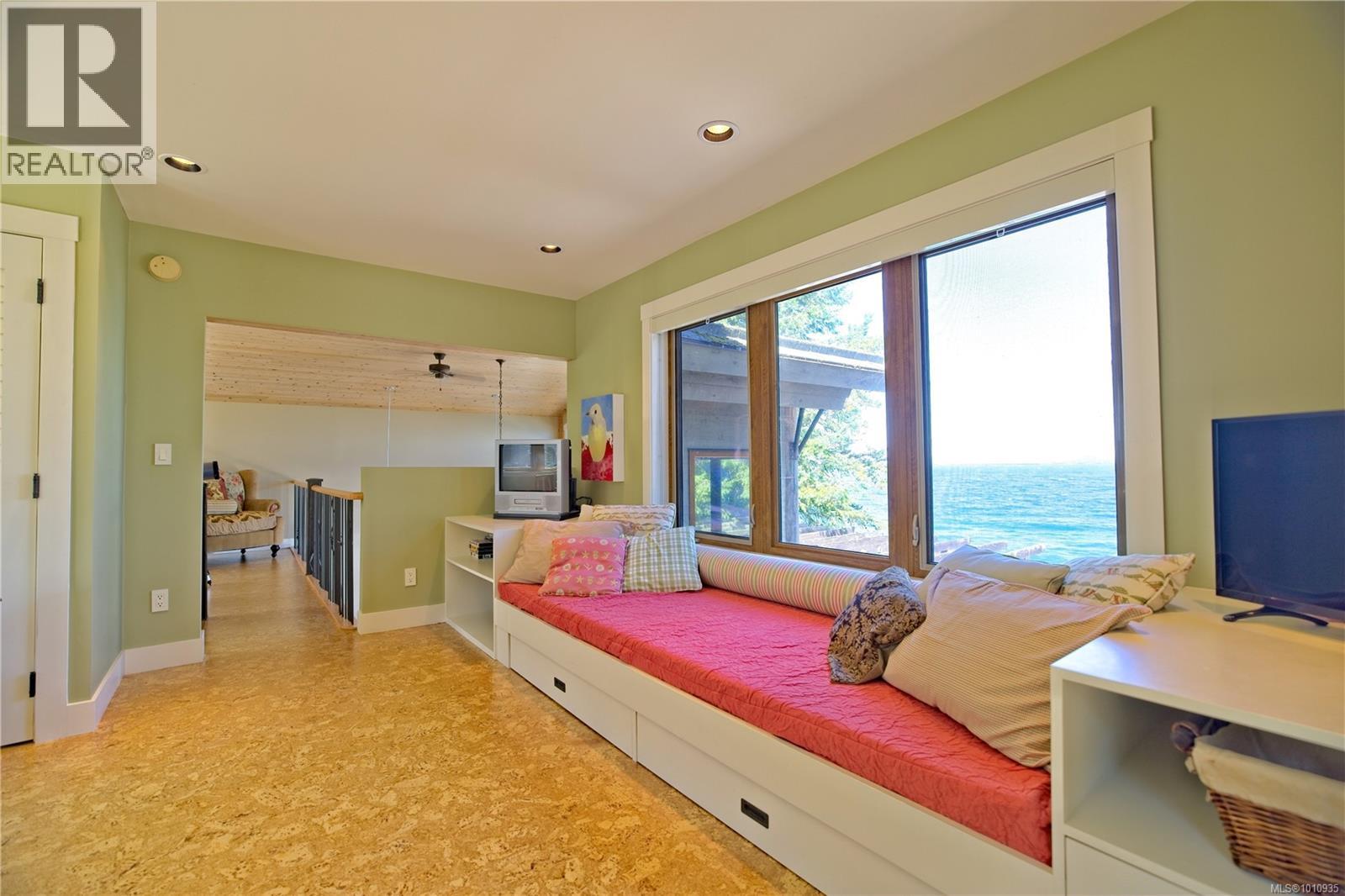  2 37 Salamanca Road, Galiano Island