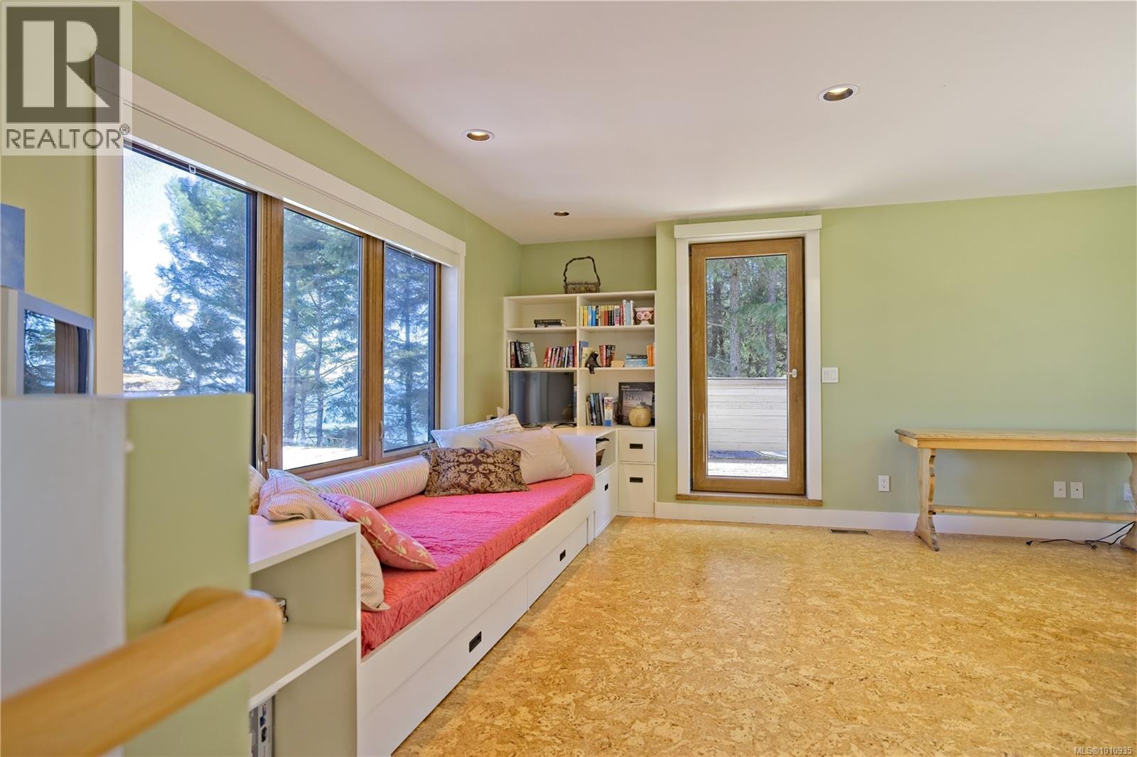  2 37 Salamanca Road, Galiano Island