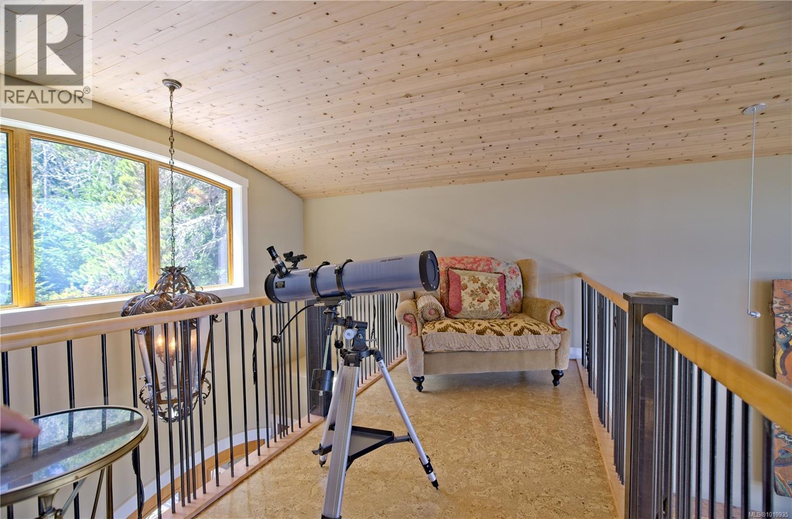  2 37 Salamanca Road, Galiano Island