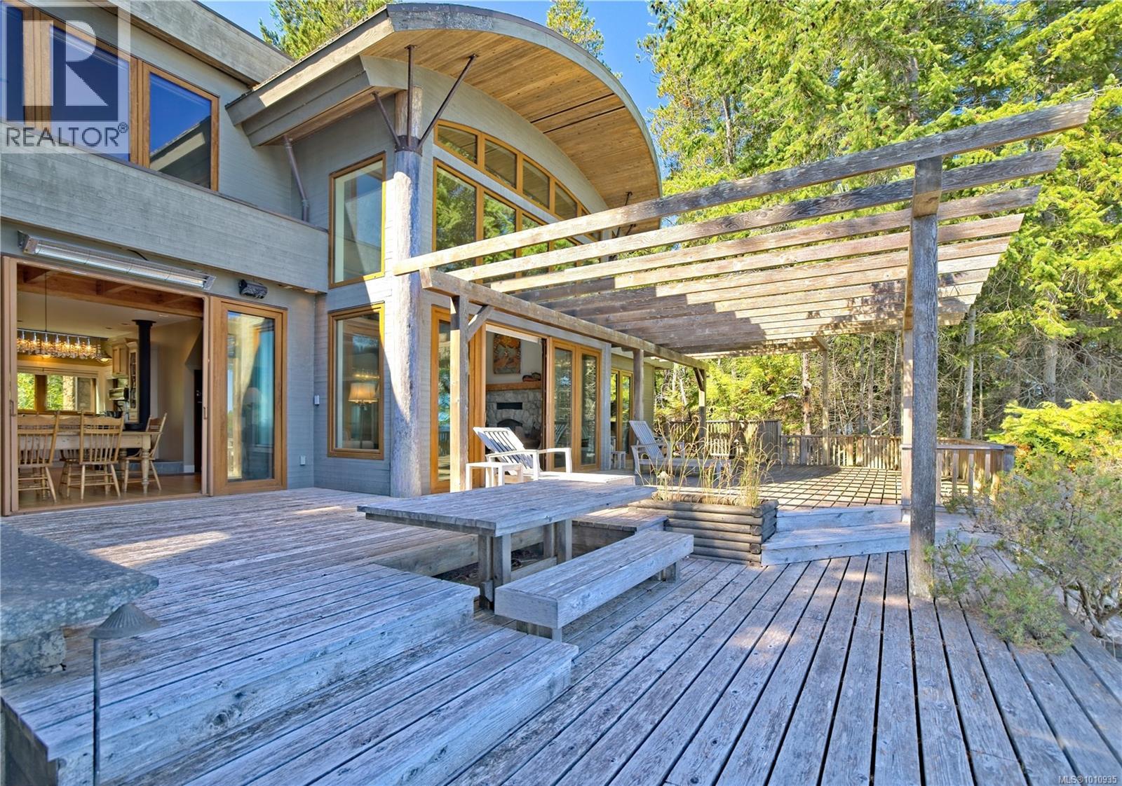  2 37 Salamanca Road, Galiano Island