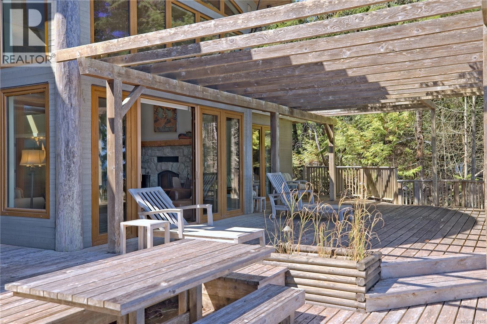  2 37 Salamanca Road, Galiano Island