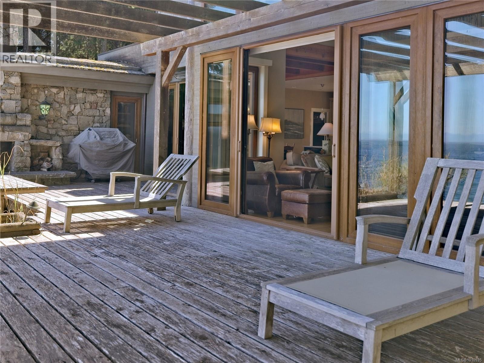  2 37 Salamanca Road, Galiano Island