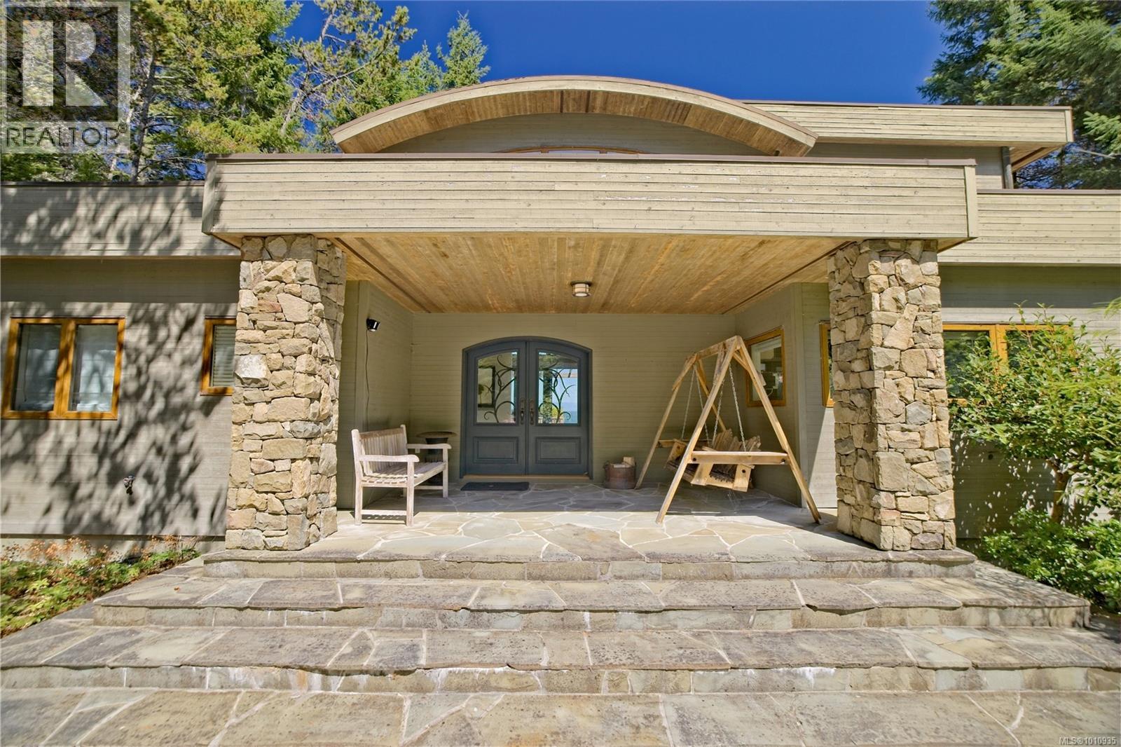  2 37 Salamanca Road, Galiano Island