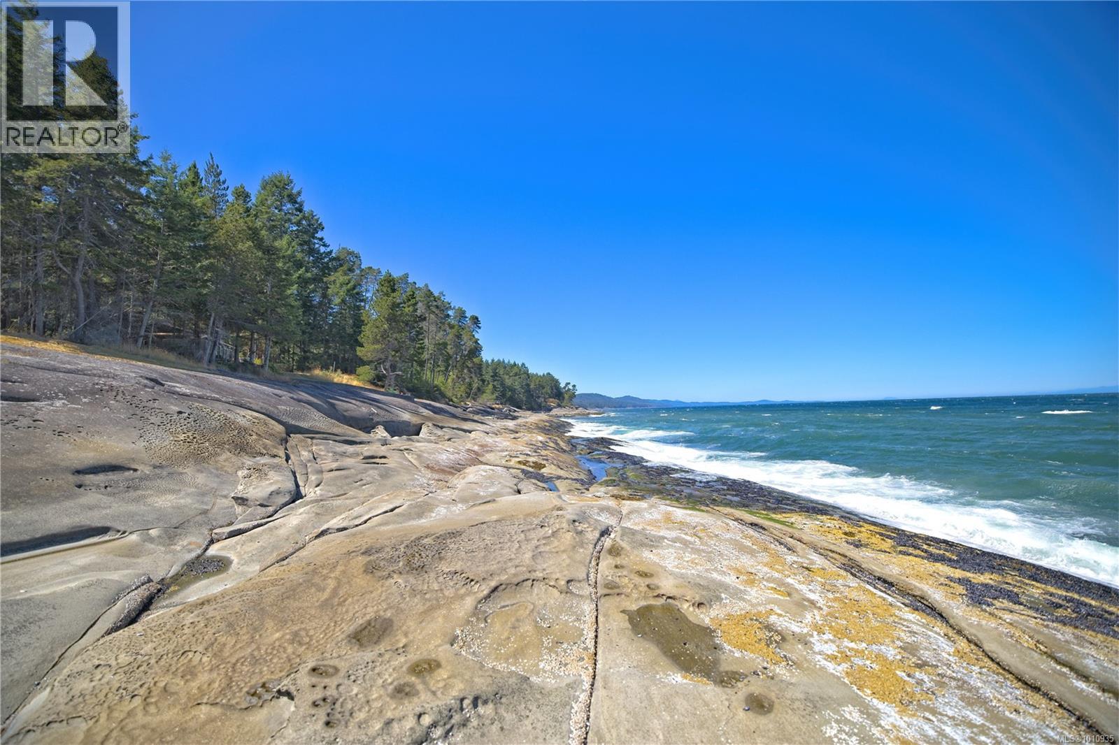  2 37 Salamanca Road, Galiano Island