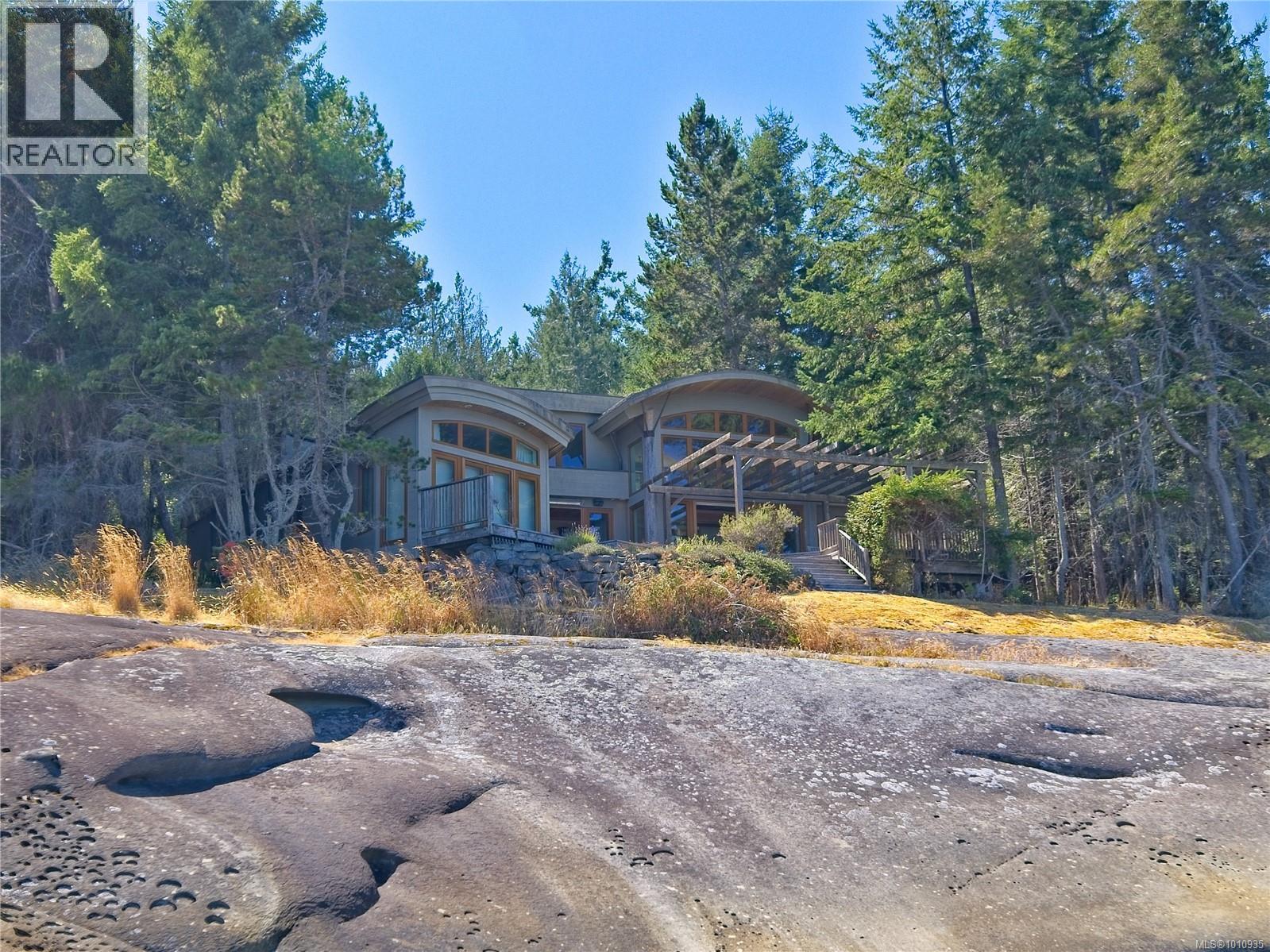  2 37 Salamanca Road, Galiano Island