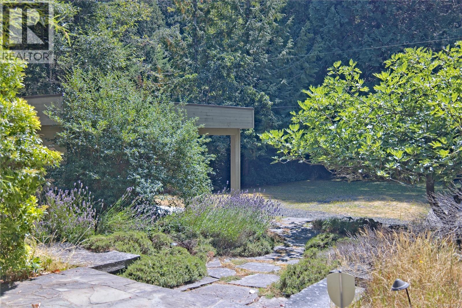  2 37 Salamanca Road, Galiano Island