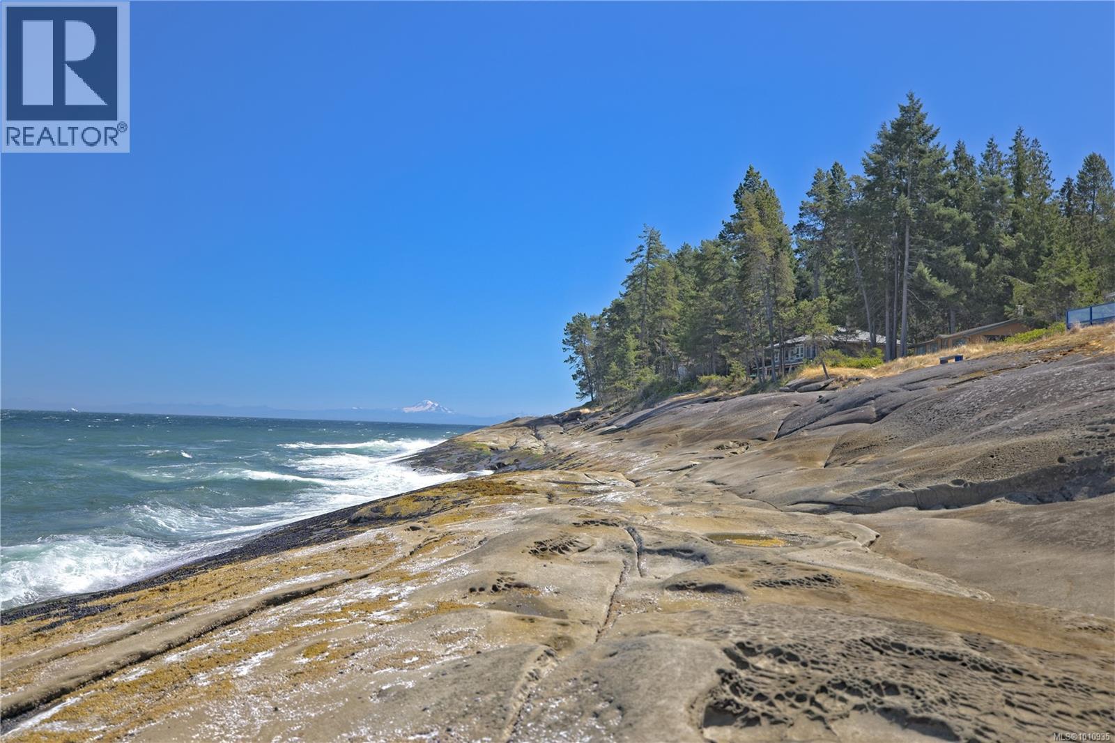  2 37 Salamanca Road, Galiano Island