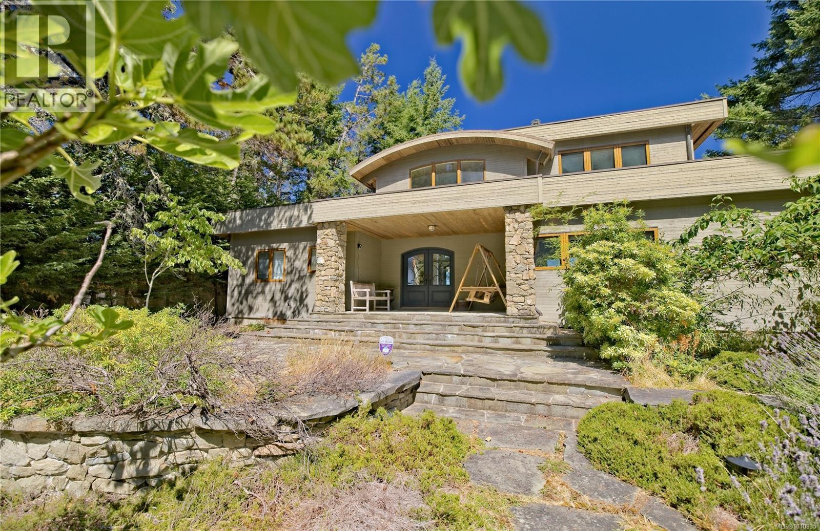  2 37 Salamanca Road, Galiano Island