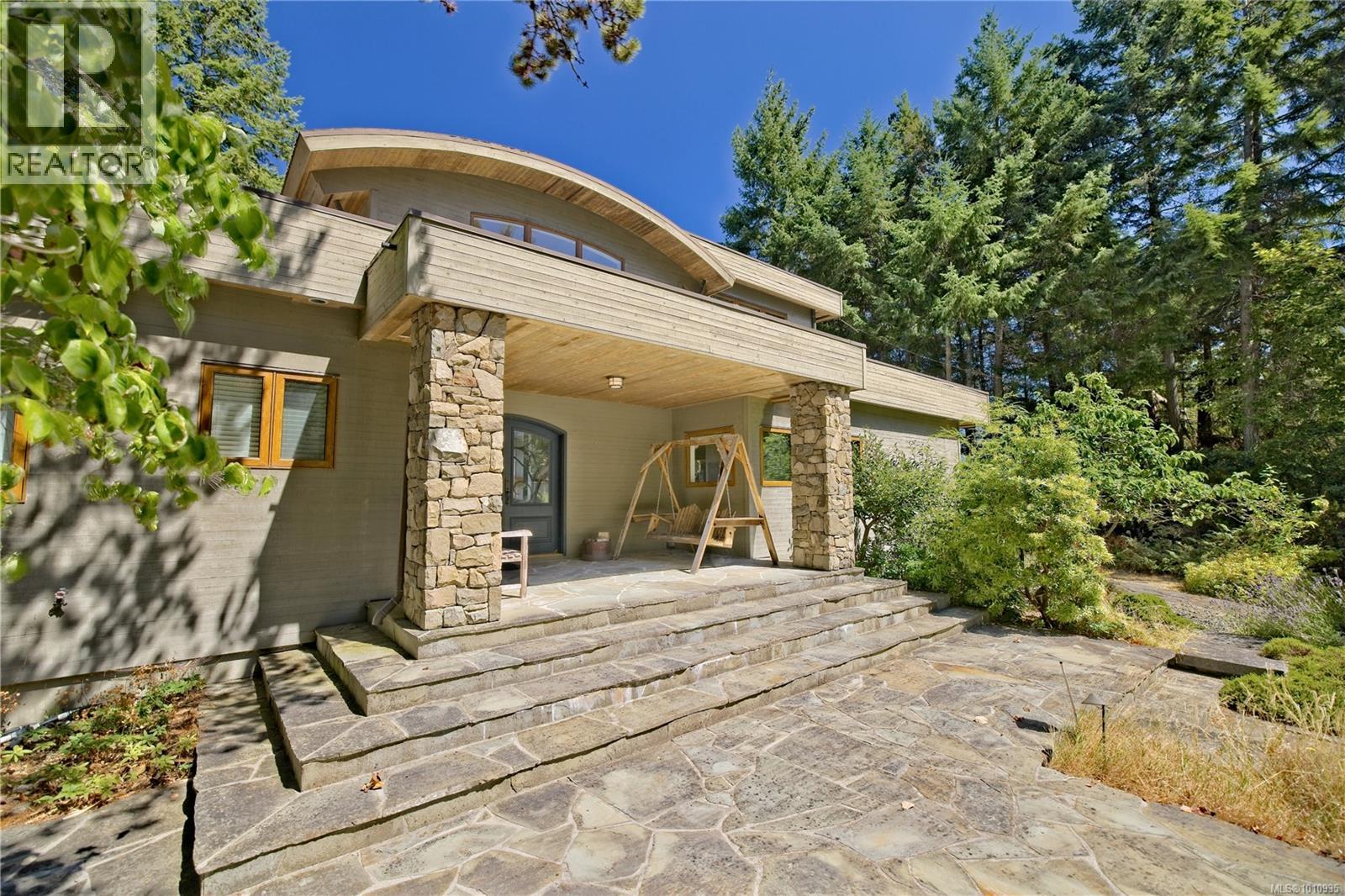  2 37 Salamanca Road, Galiano Island