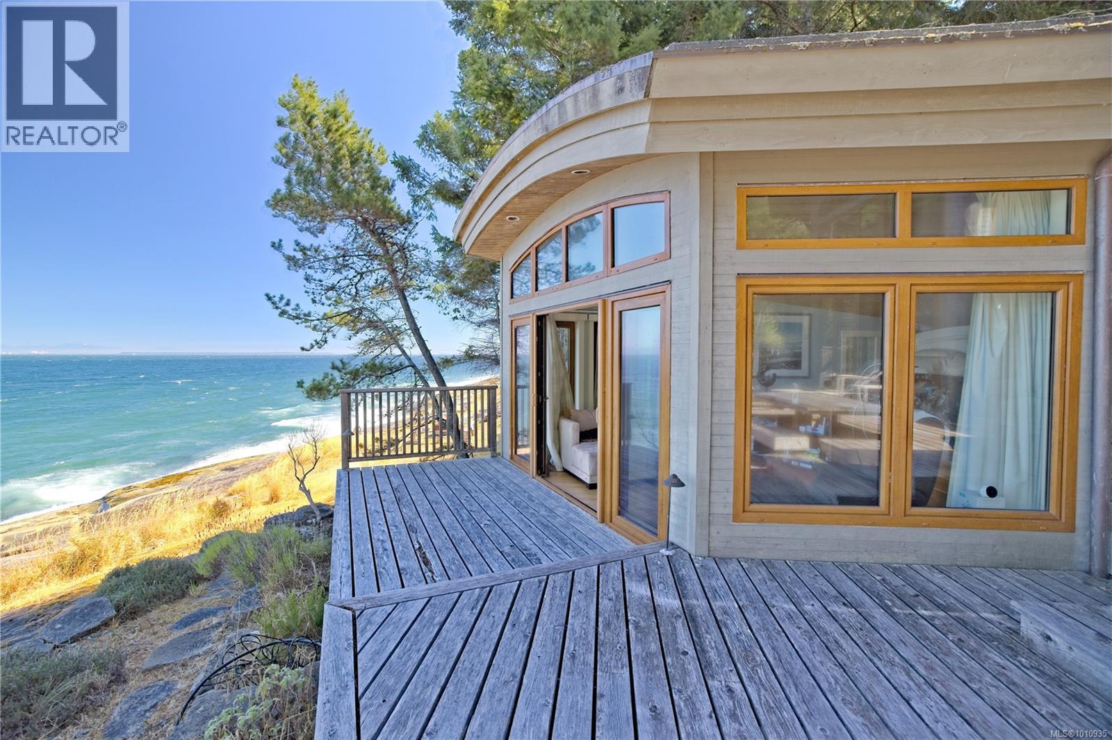  2 37 Salamanca Road, Galiano Island