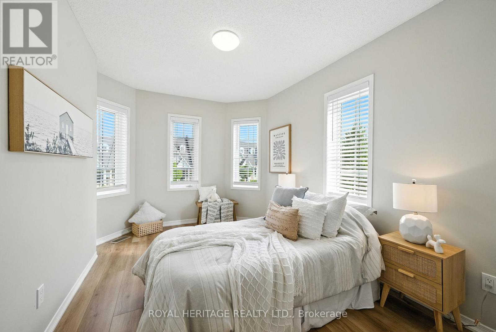 Photo 25 of 159 Carnwith Drive E, Whitby ON