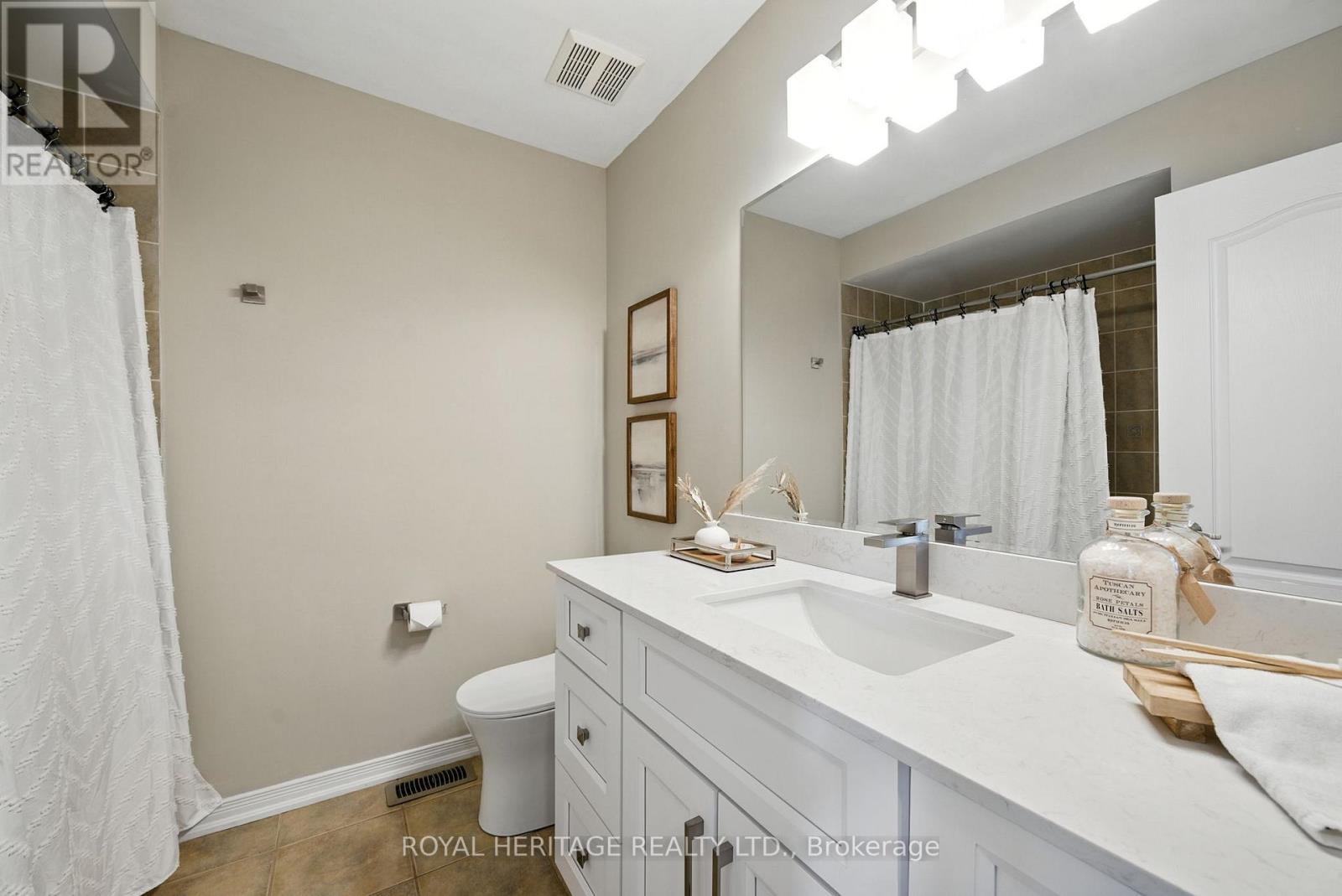 Photo 31 of 159 Carnwith Drive E, Whitby ON