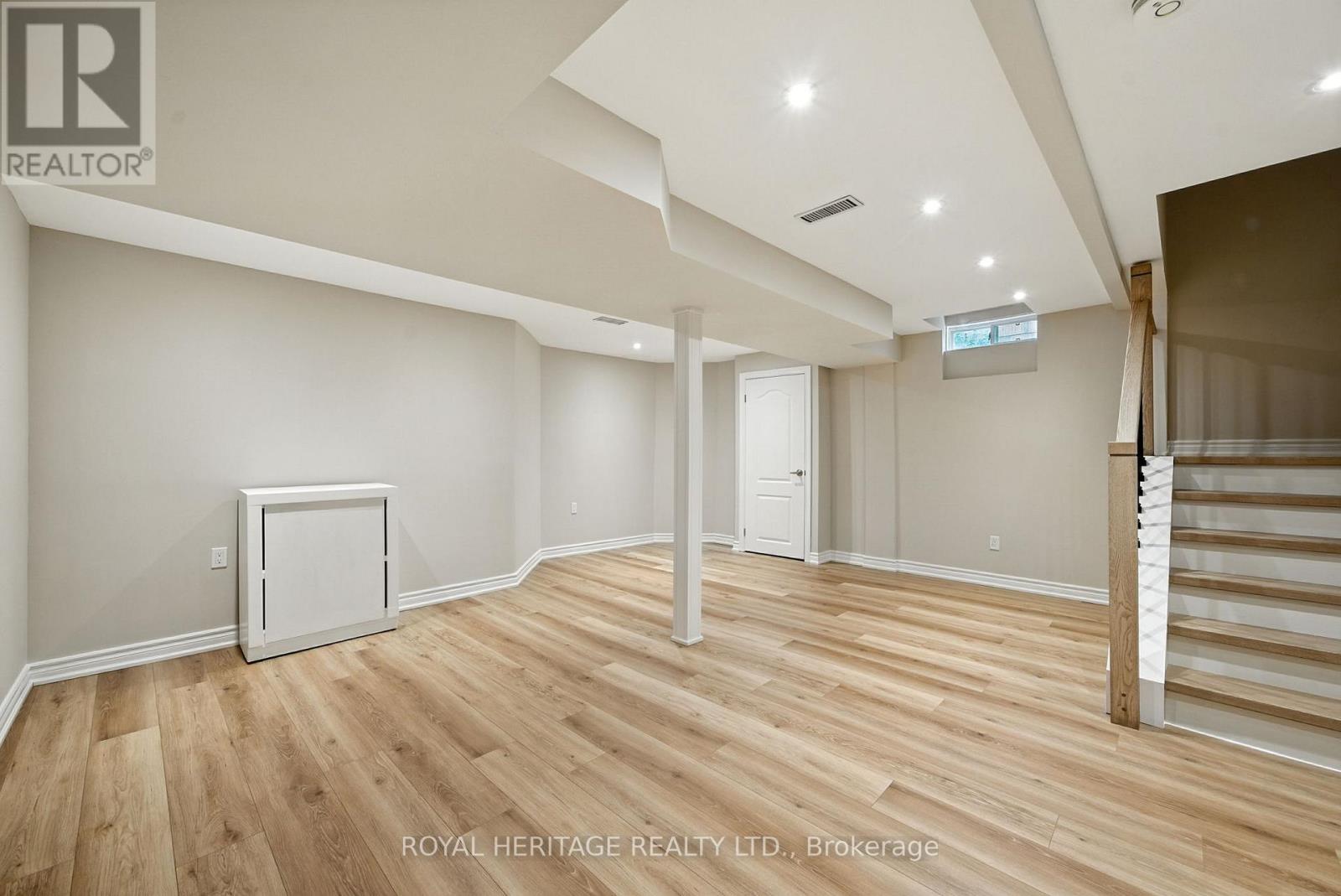Photo 37 of 159 Carnwith Drive E, Whitby ON