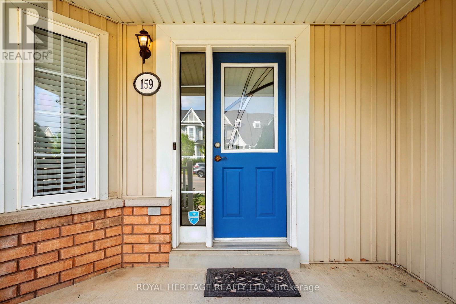 Photo 4 of 159 Carnwith Drive E, Whitby ON