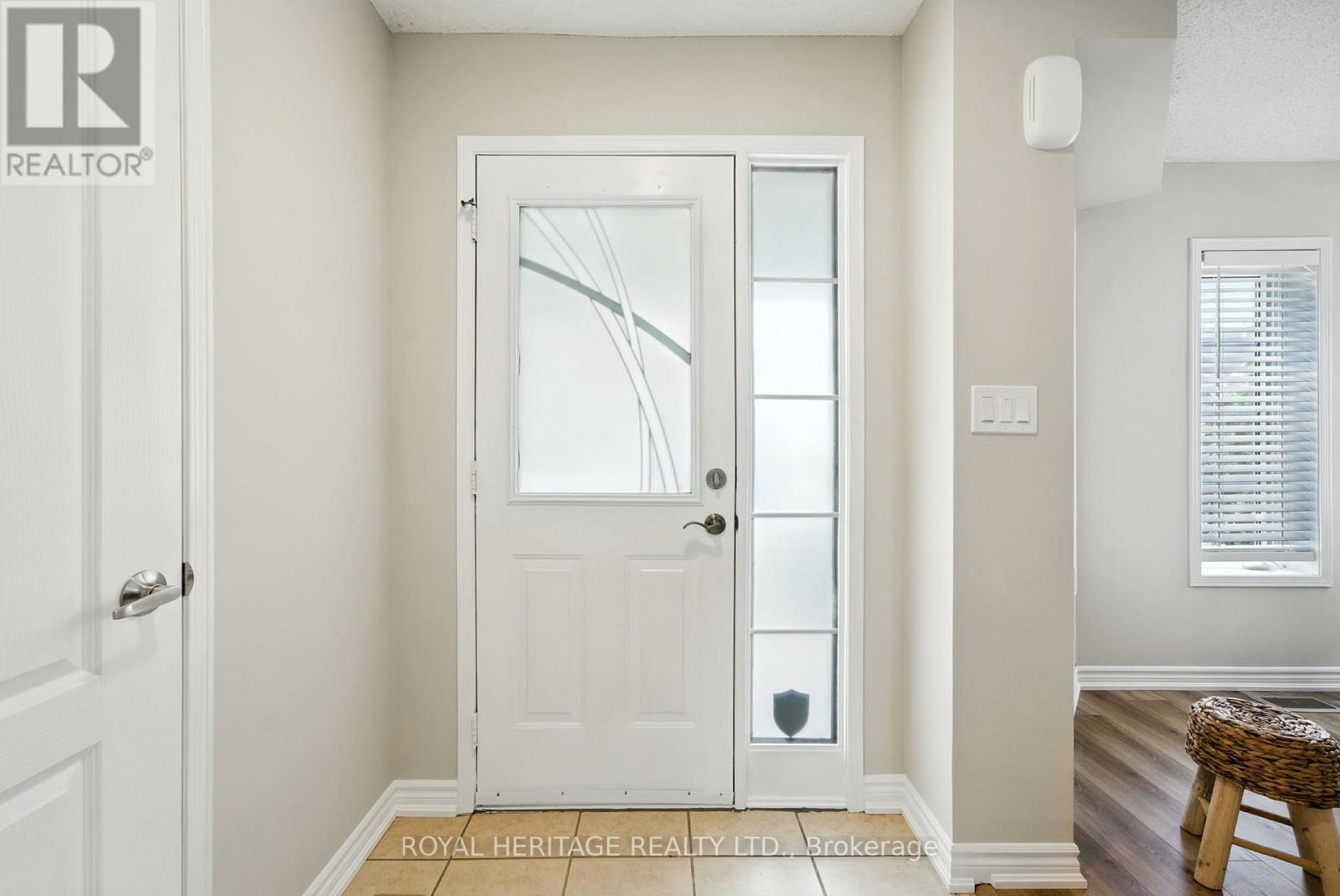 Photo 5 of 159 Carnwith Drive E, Whitby ON
