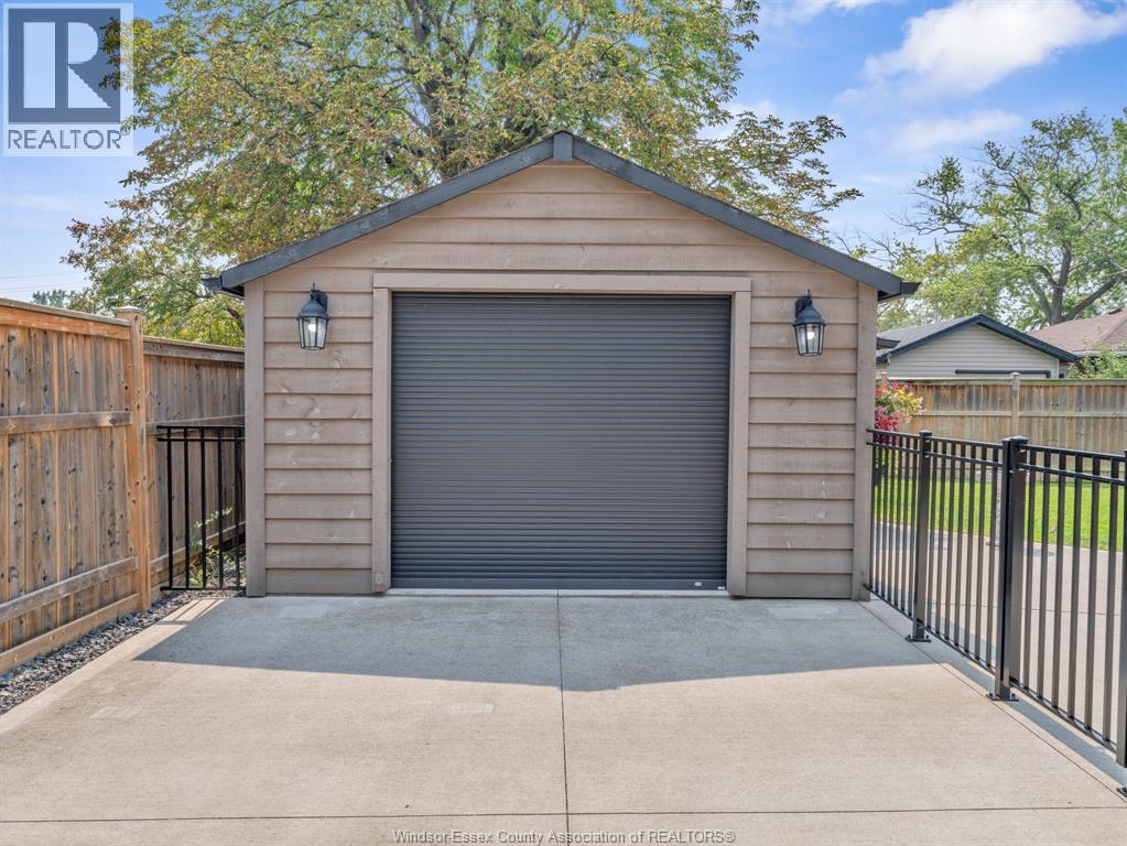 Photo 40 of 4345 Pleasant Place, Windsor ON