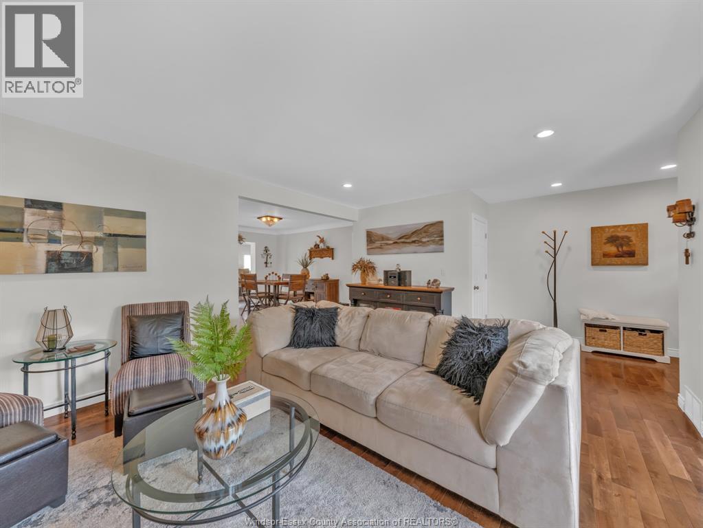 Photo 5 of 4345 Pleasant Place, Windsor ON