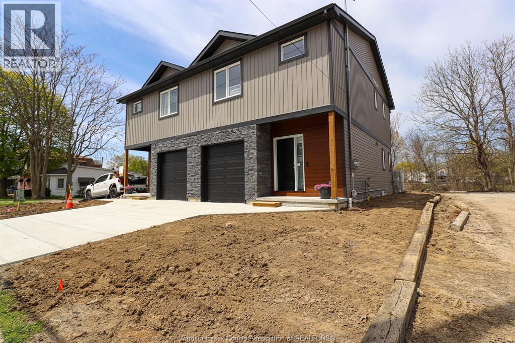 Photo 2 of 109 King Street, Chatham ON
