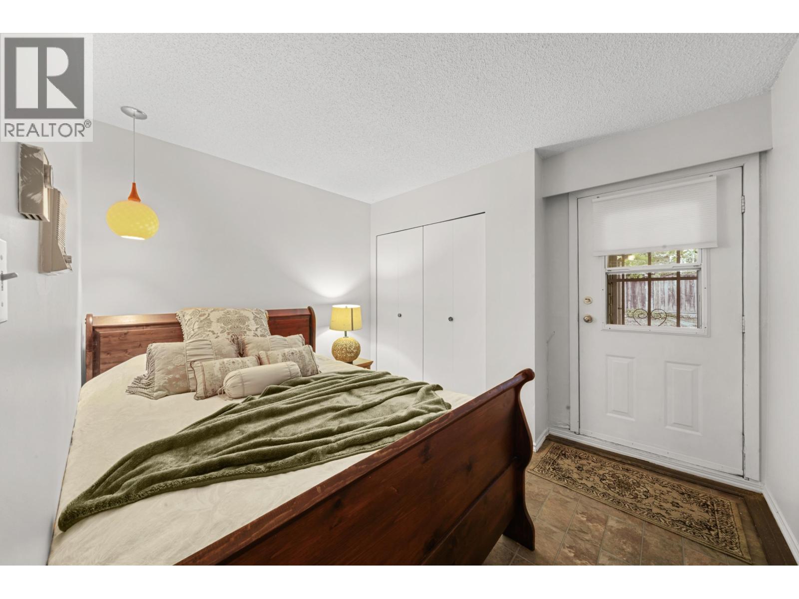 Photo 10 of 567 Clare Avenue, Burnaby BC