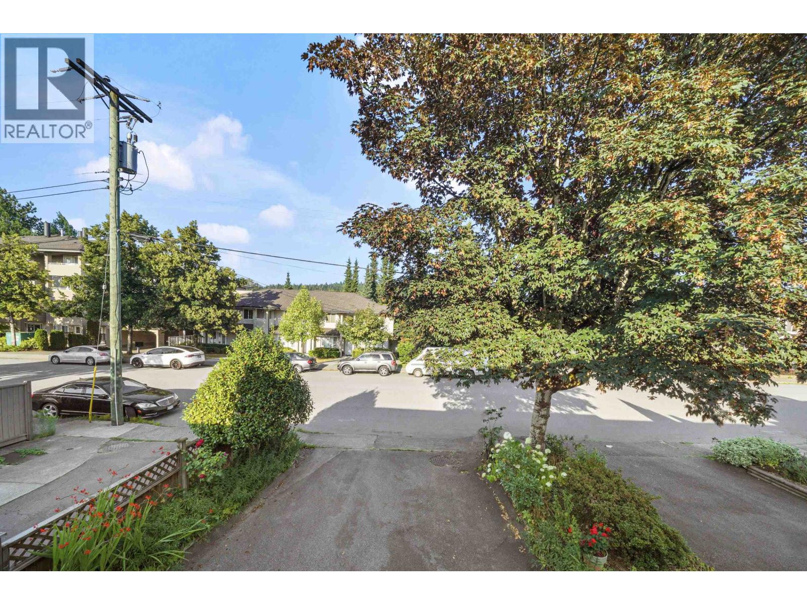 Photo 2 of 567 Clare Avenue, Burnaby BC