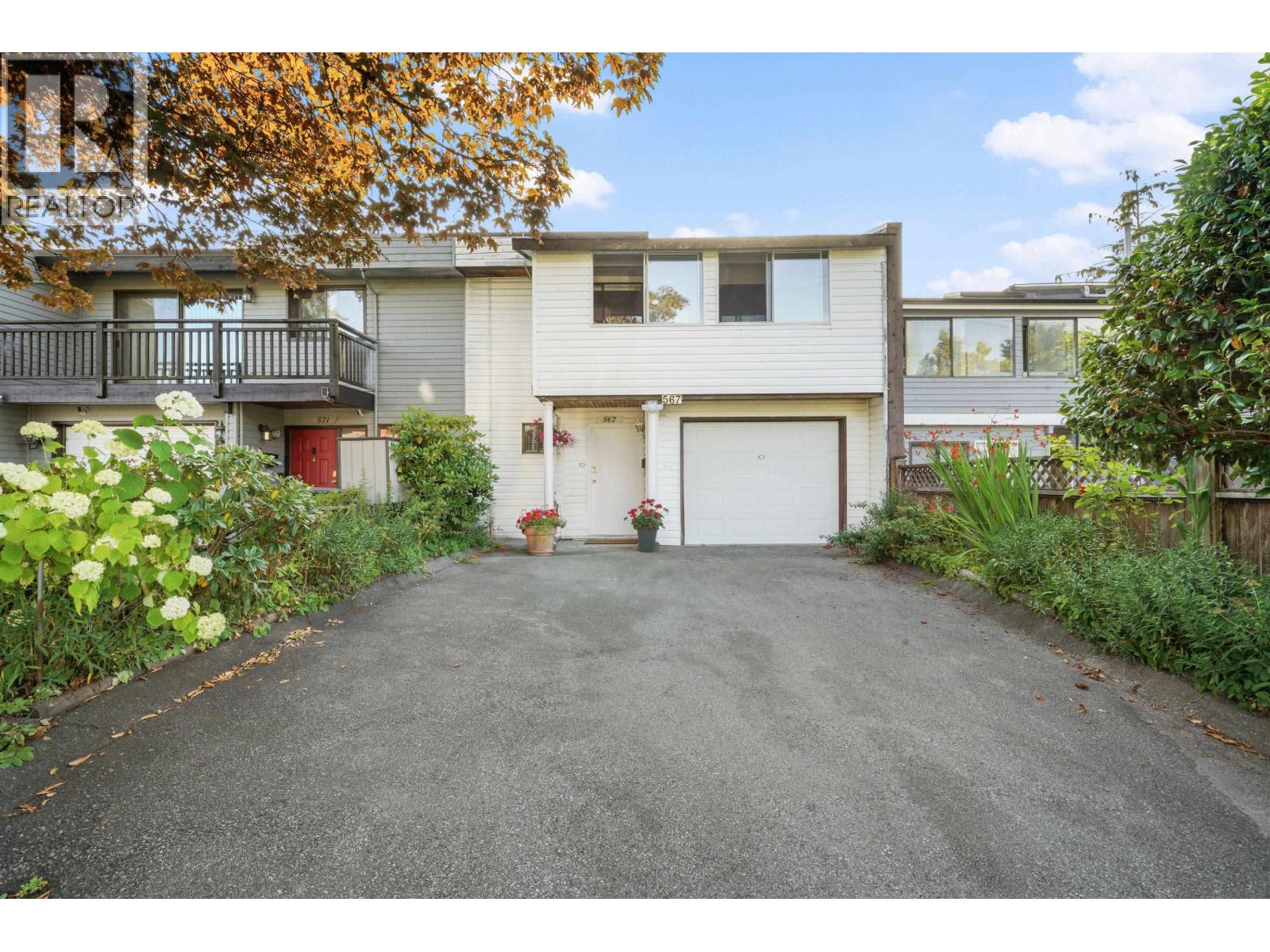 Photo 1 of 567 Clare Avenue, Burnaby BC