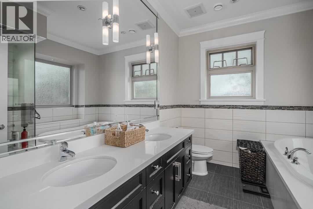 Photo 11 of 1507 E 55th Avenue, Vancouver BC